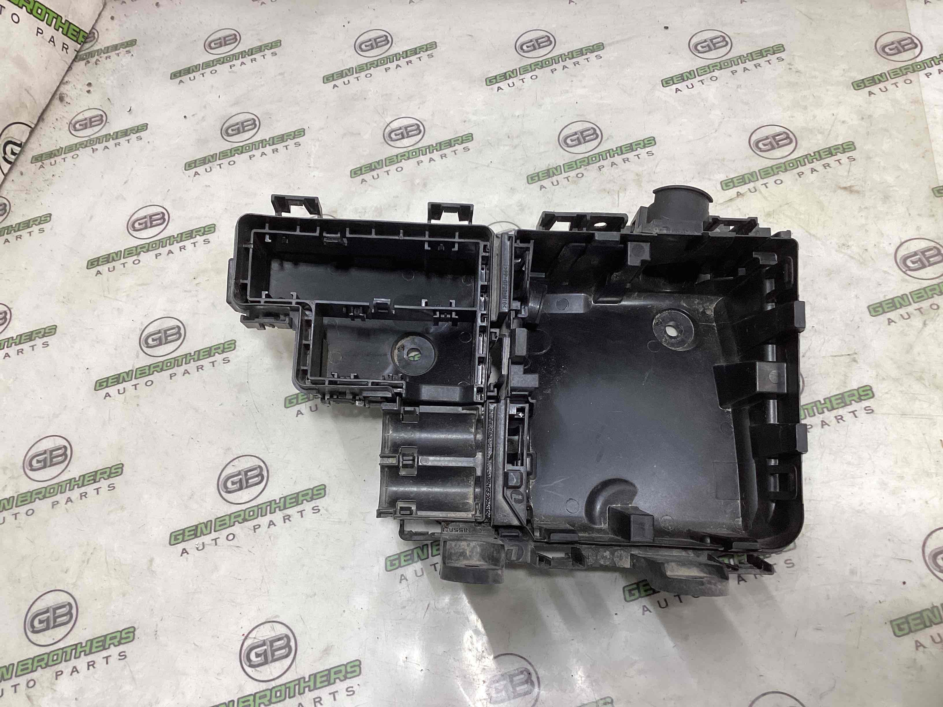 Кришка корпус блоку запобіжників