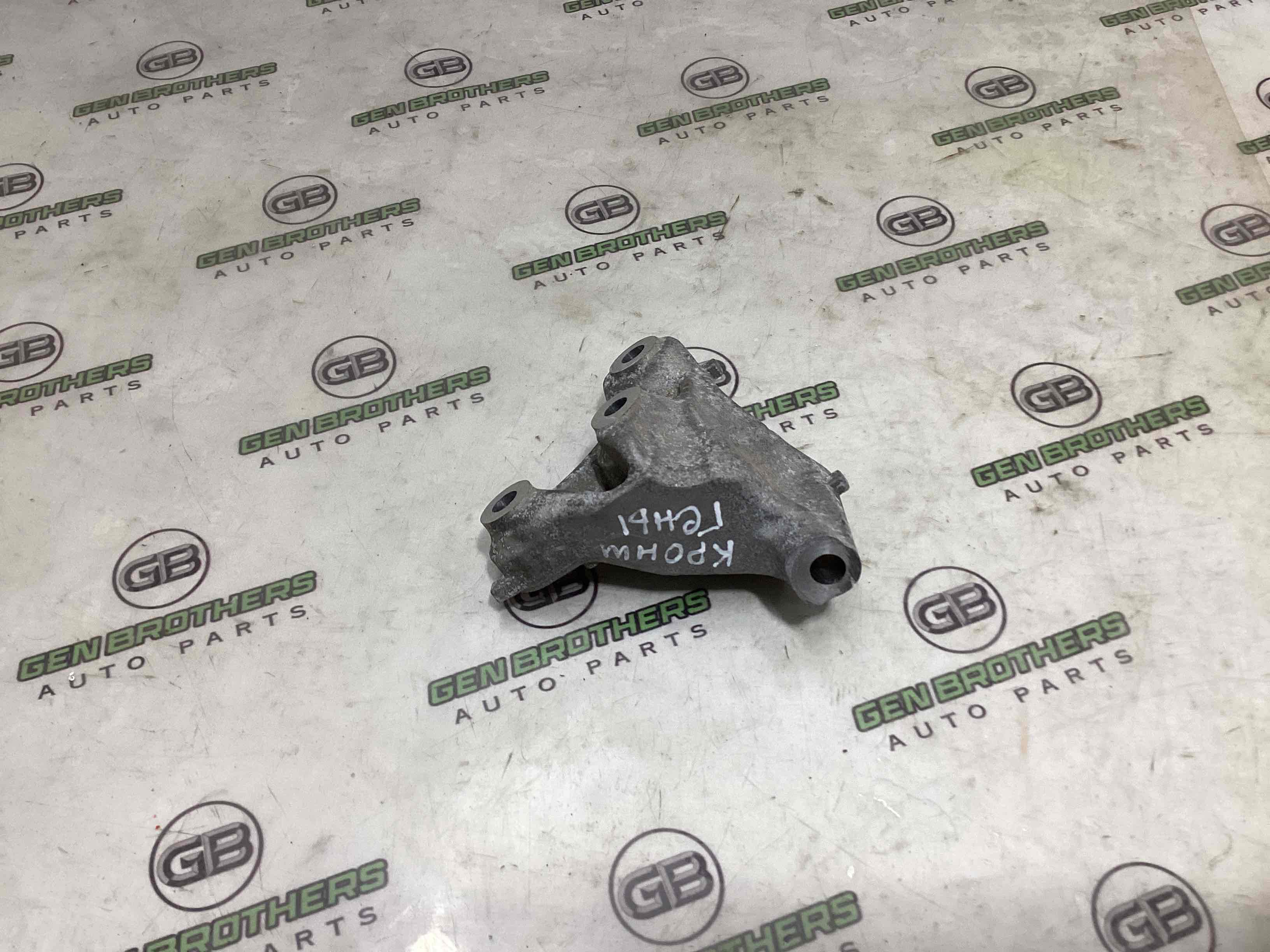 Генератор, кронштейн генератора