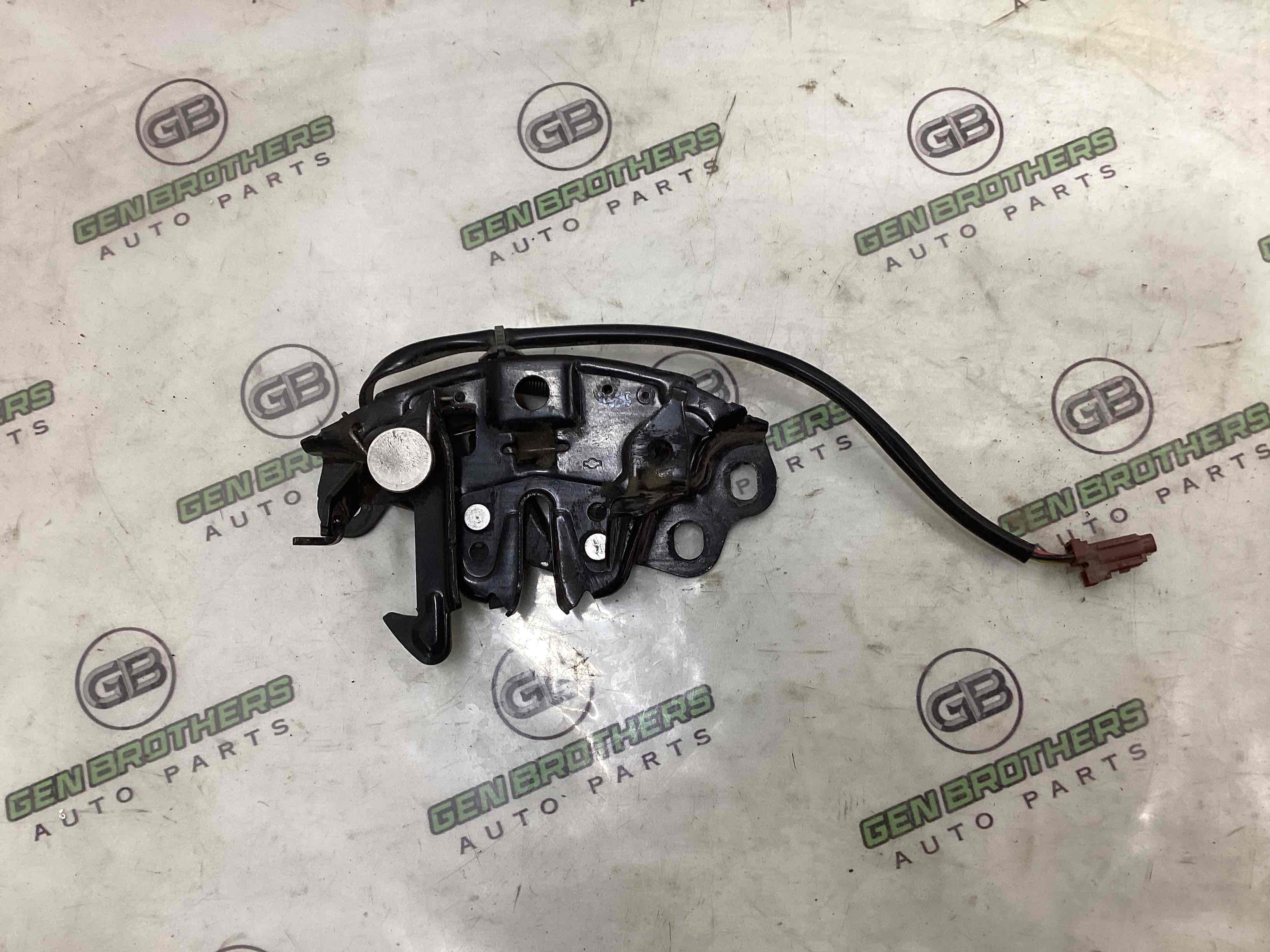 Замок капота, трос капота