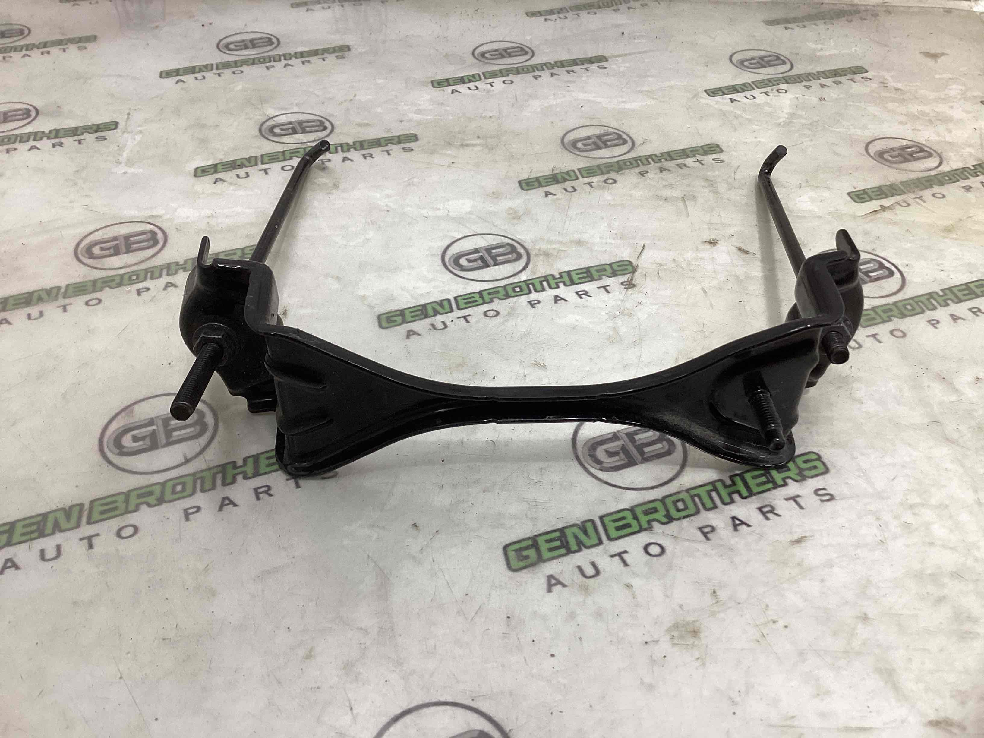 Полиця акумулятора, кришка, кріплення майданчик АКБ