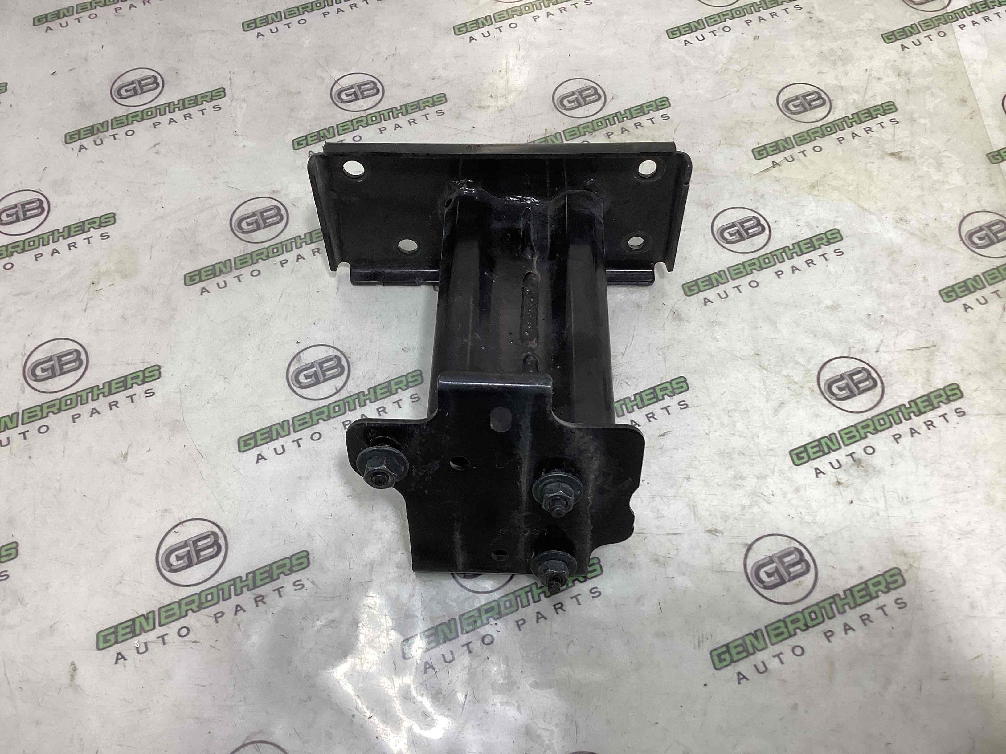 Кронштейн підсилювача бампера