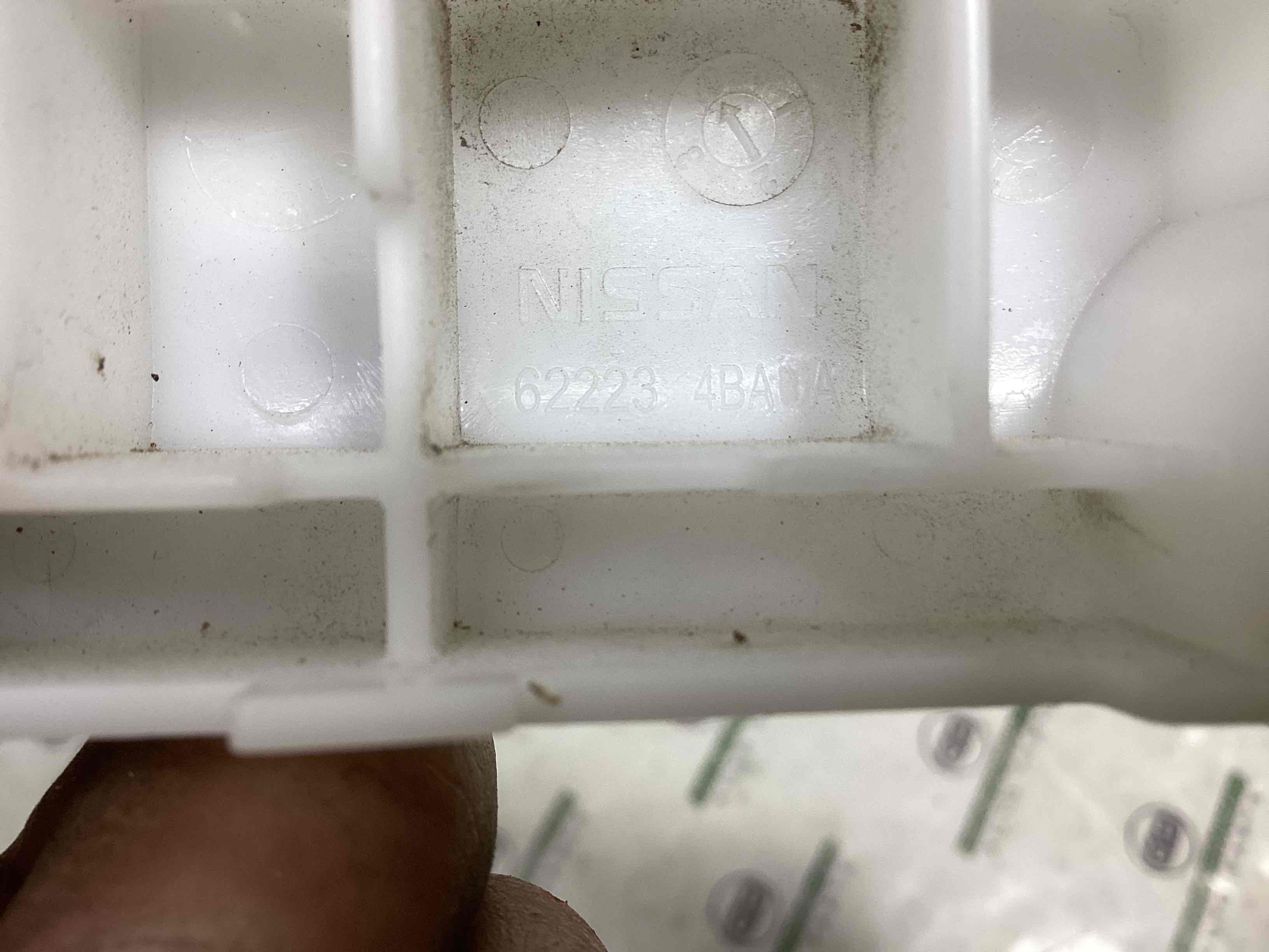 Кріплення переднього бампера ліве