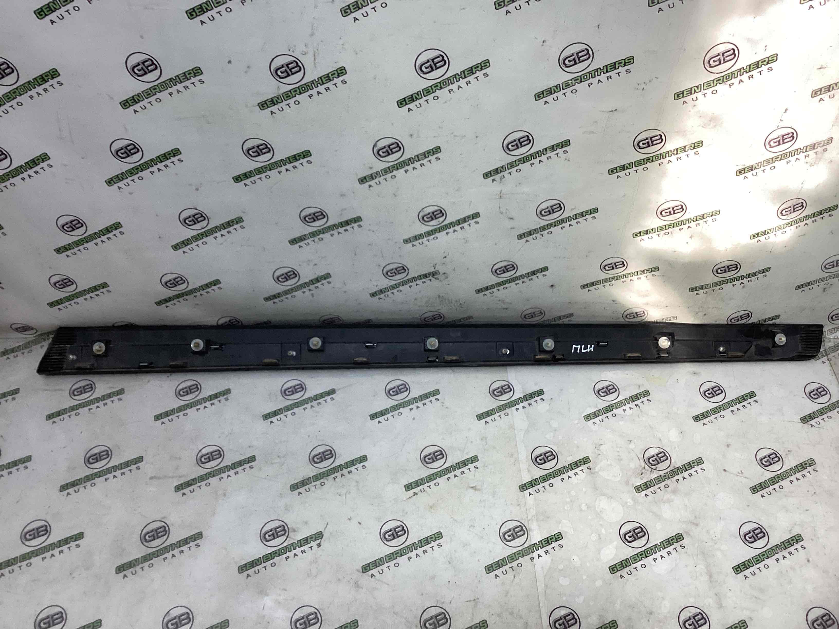 Молдинг двері передньої лівої