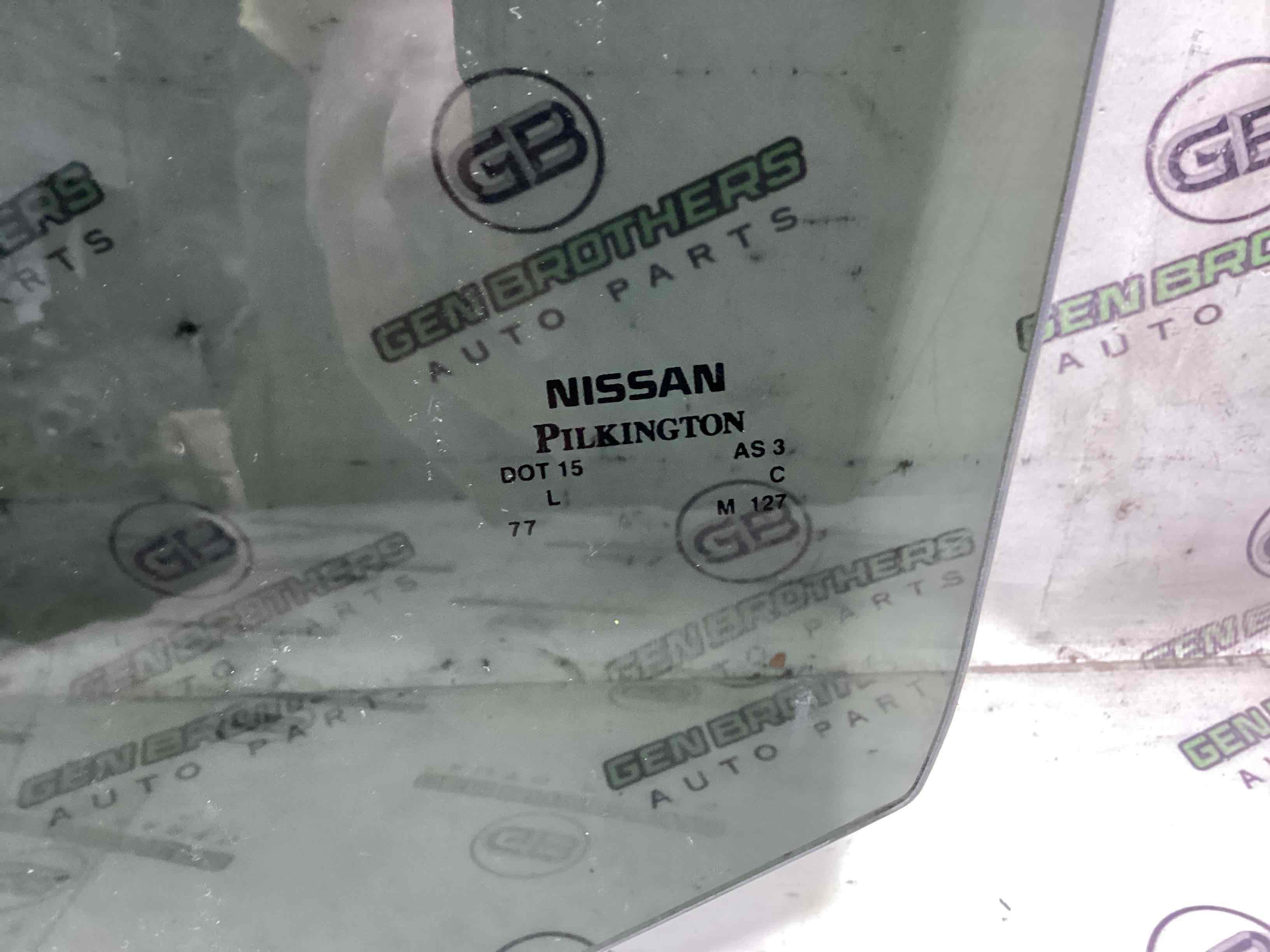 Скло заднє ліве