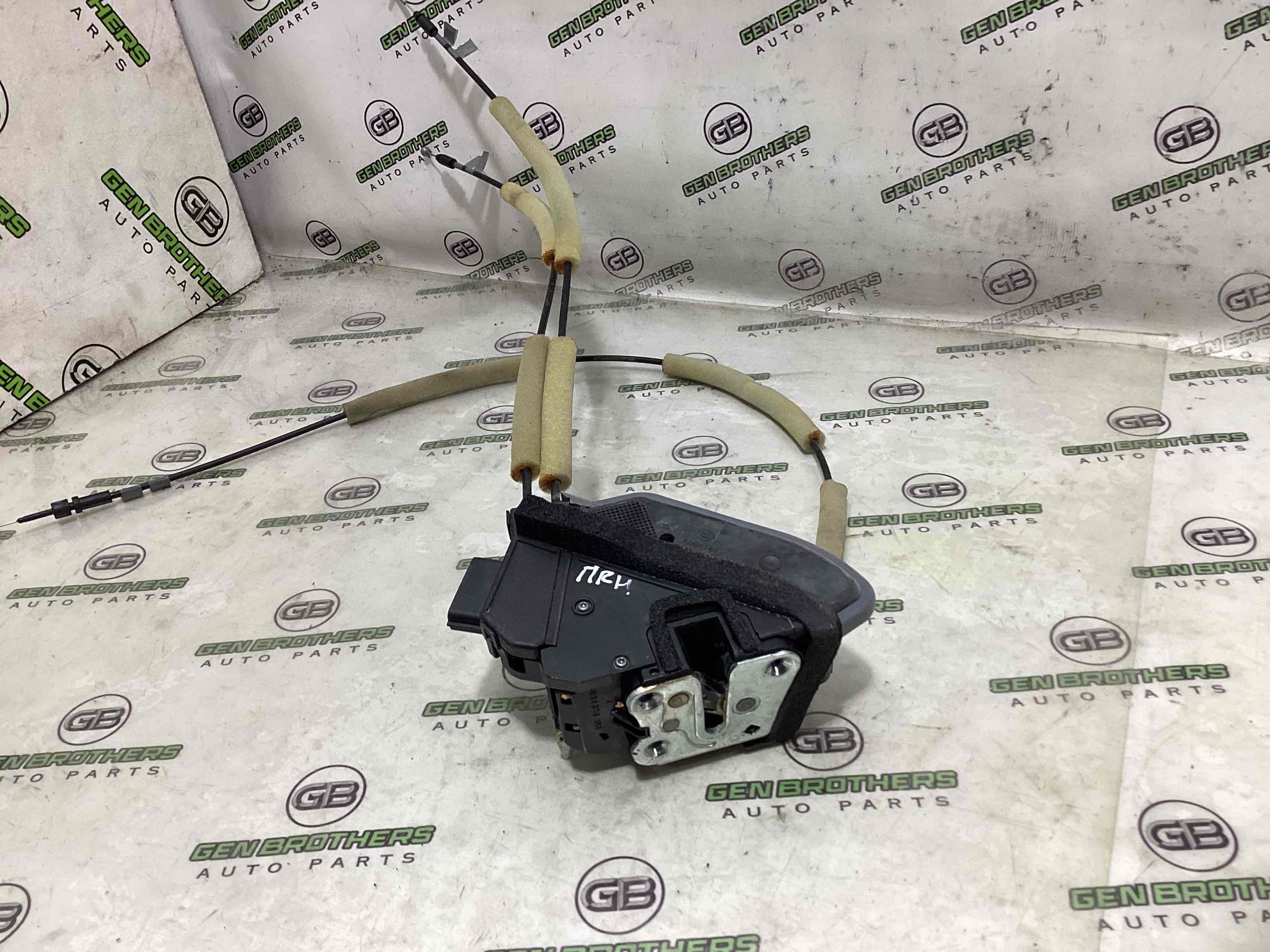 Замок дверей передньої правої