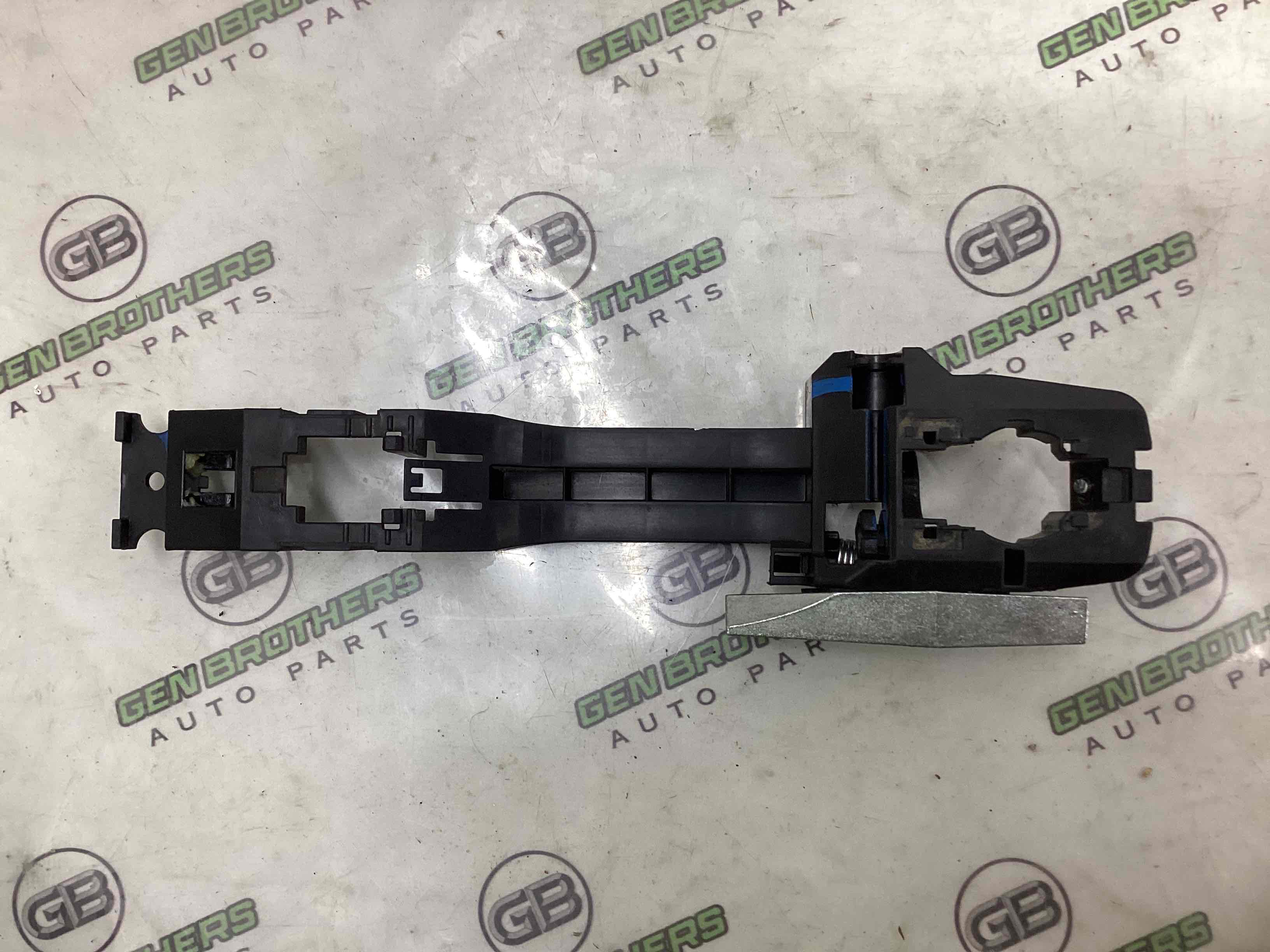 Кронштейн ручки дверей