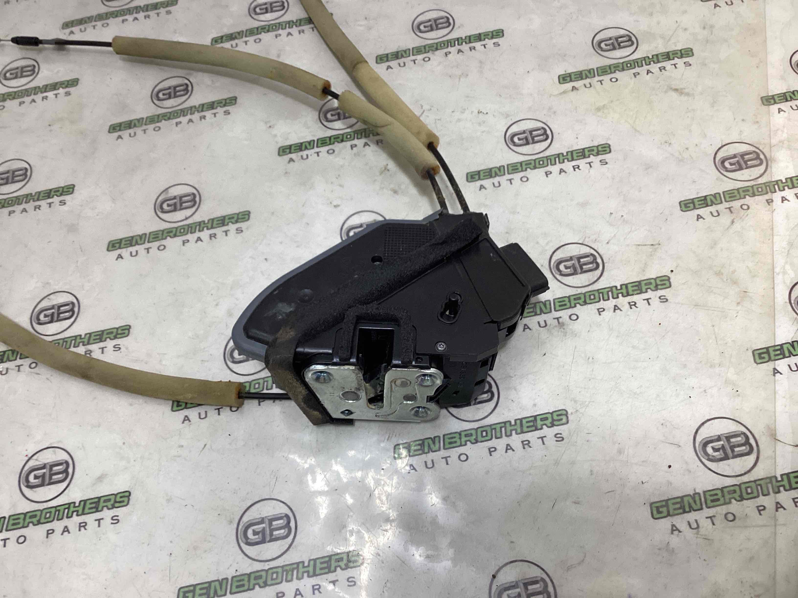 Замок дверей задньої лівої