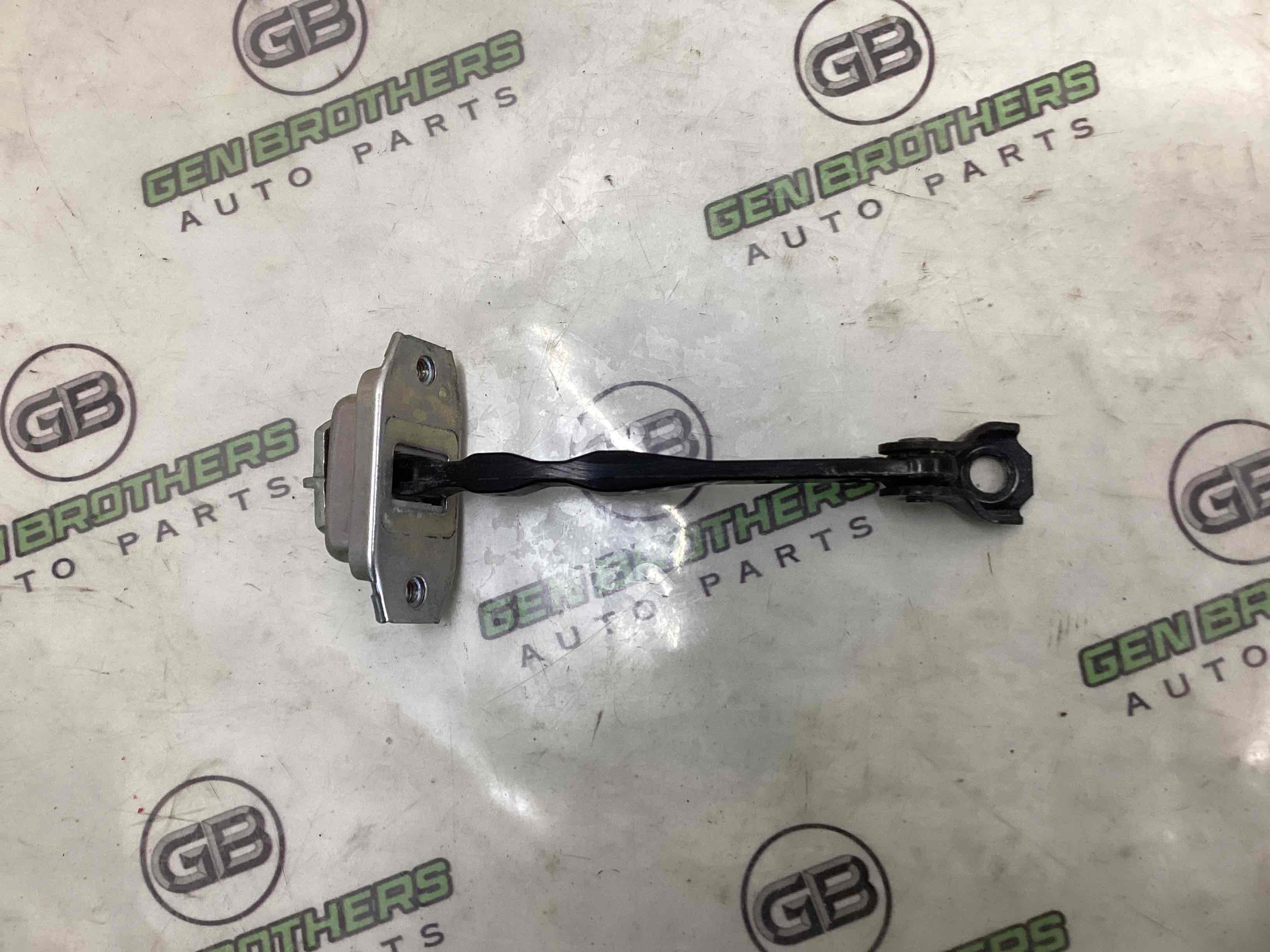 Обмежувач відчинення дверей