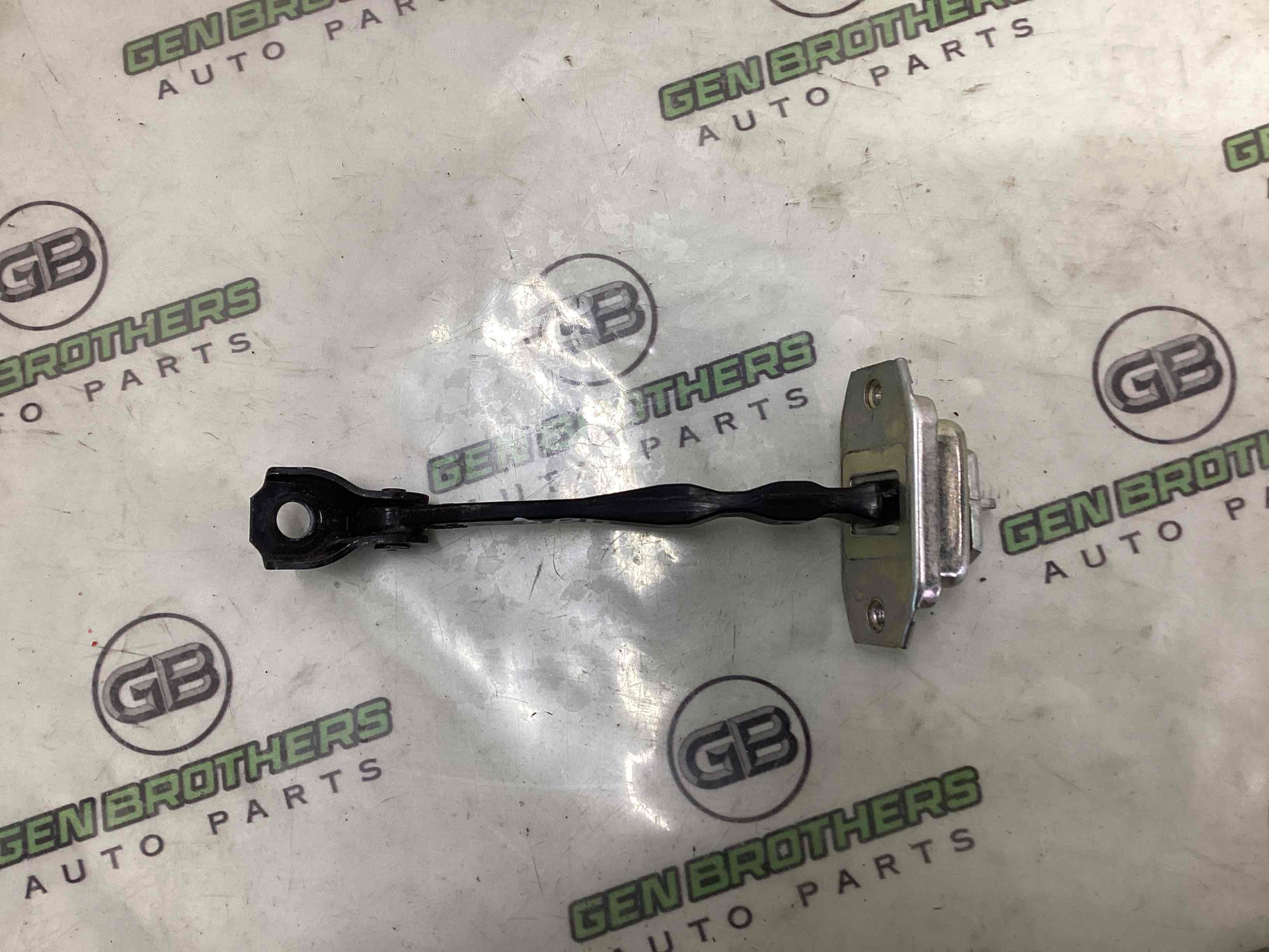 Обмежувач відчинення дверей