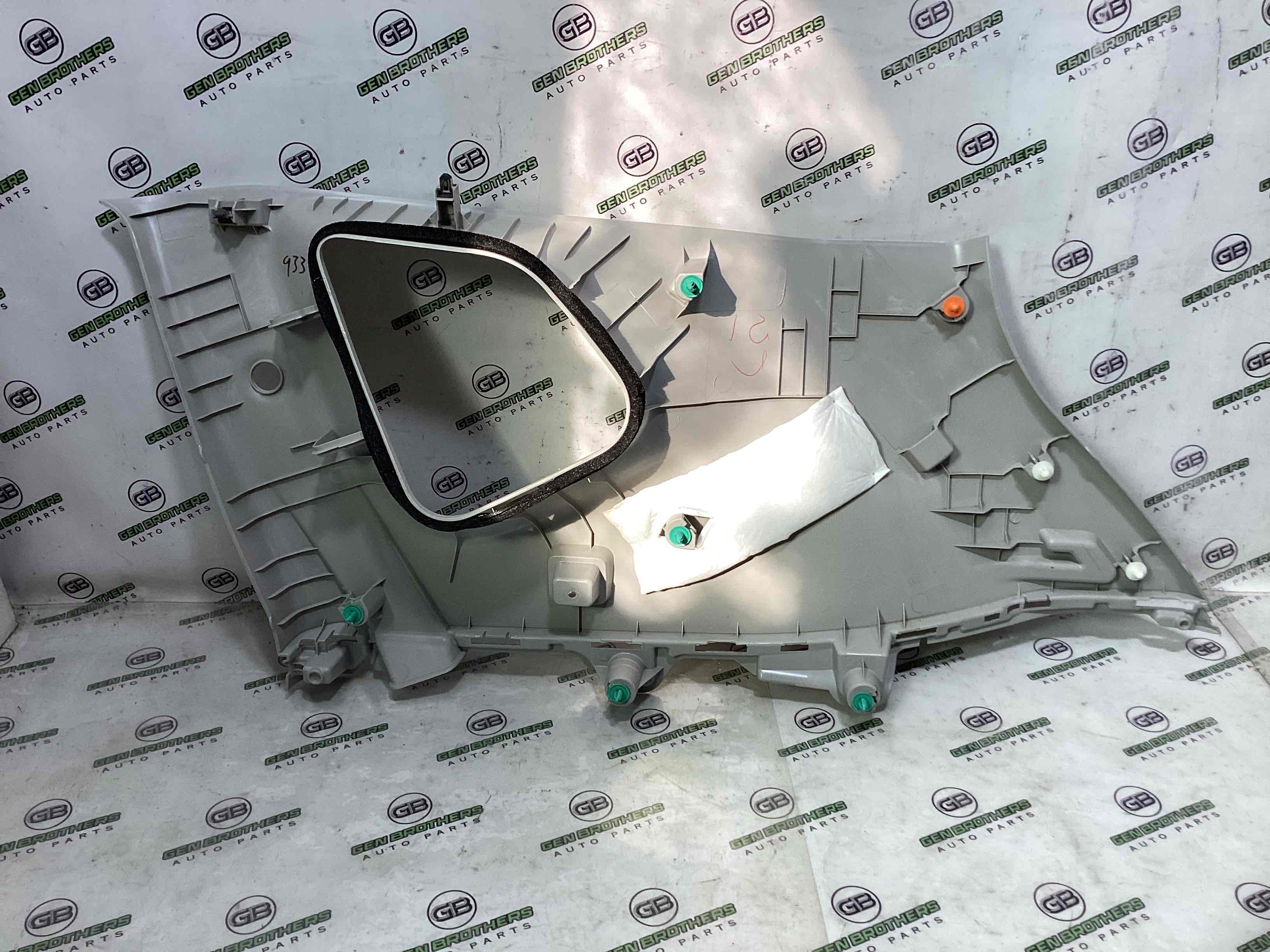 Обшивка задньої стійки ліва