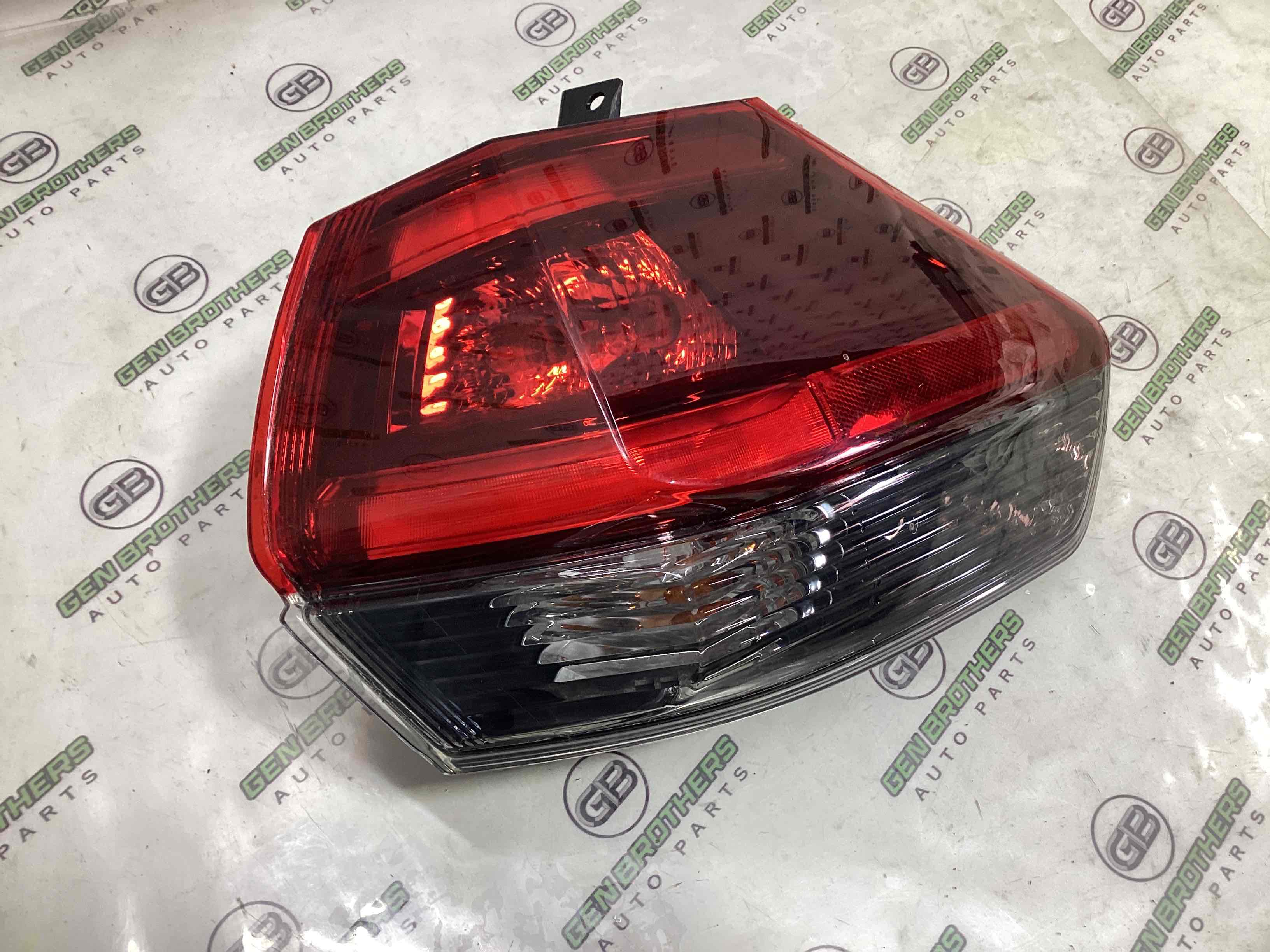 Ліхтар задній правий