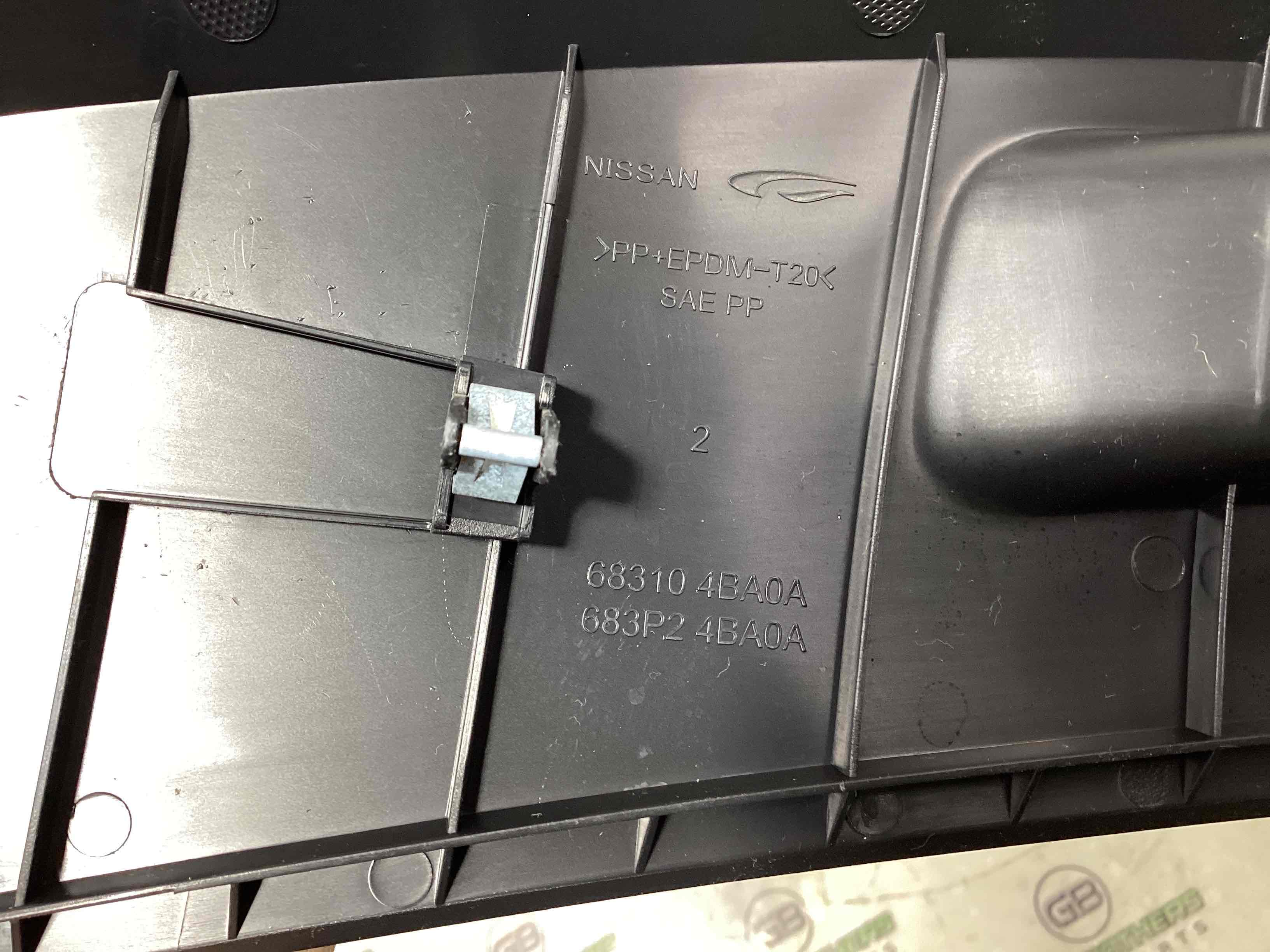 Обшивка панелі приладів торпедо