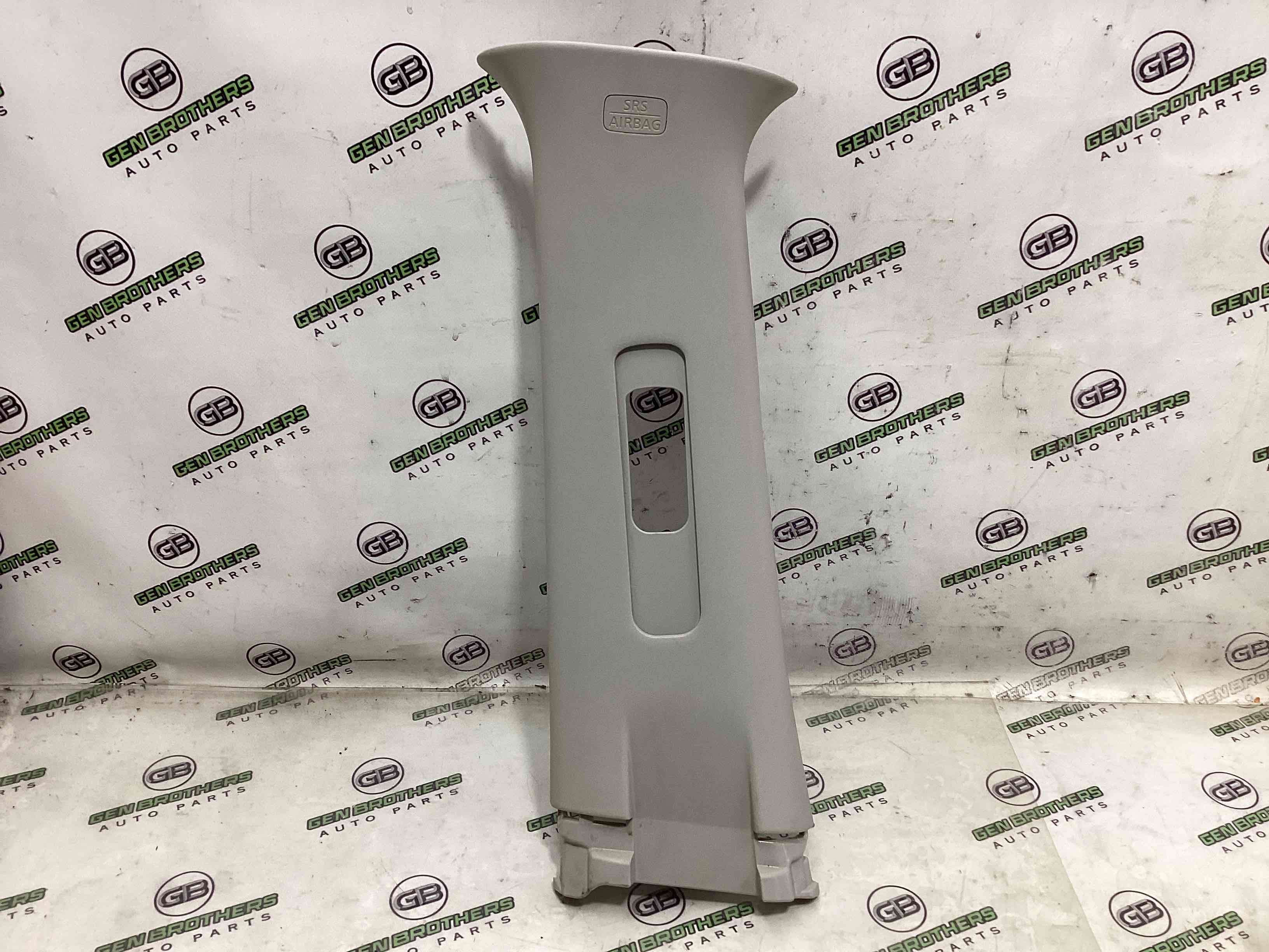 Обшивка центральної стійки ліва