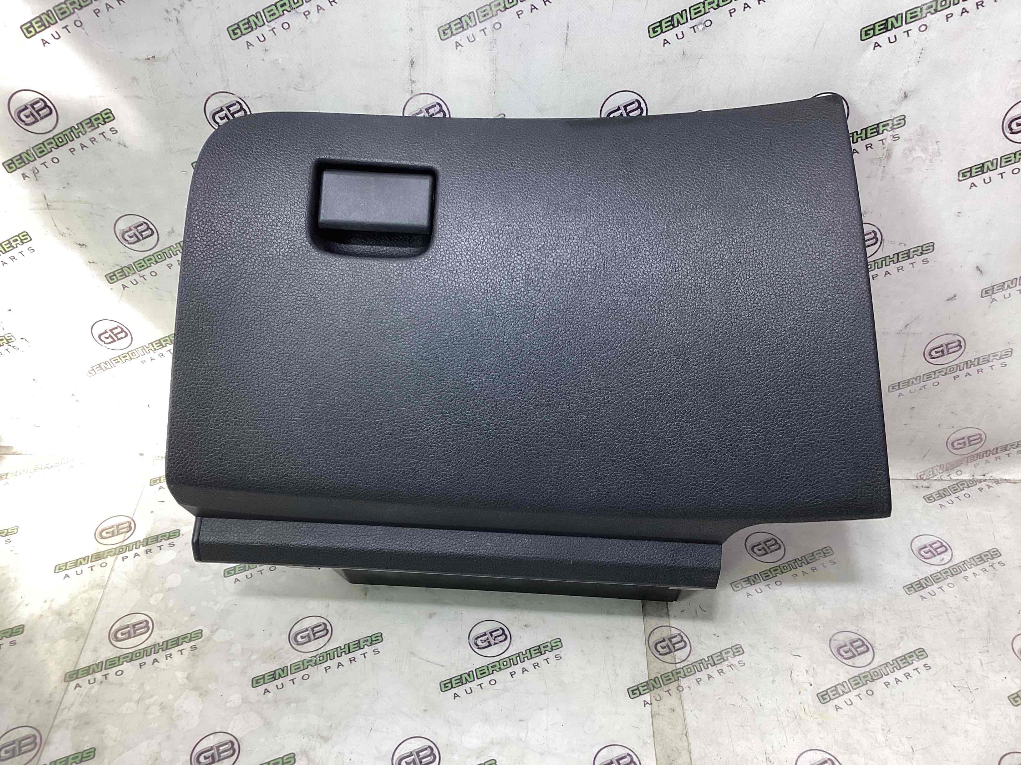 Бардачок замок бардачка, підстаканник, ящик