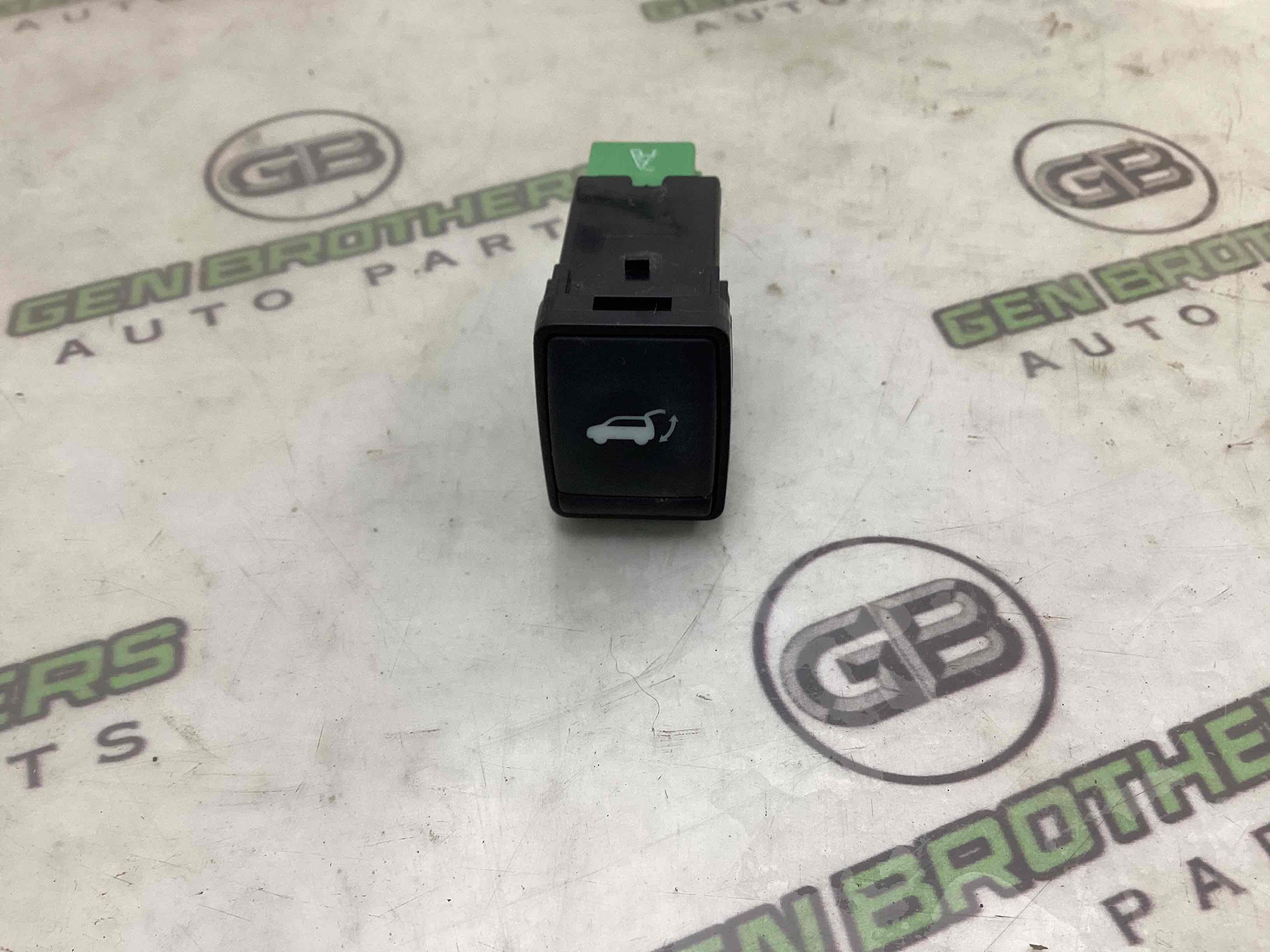 Кнопка відкриття багажника