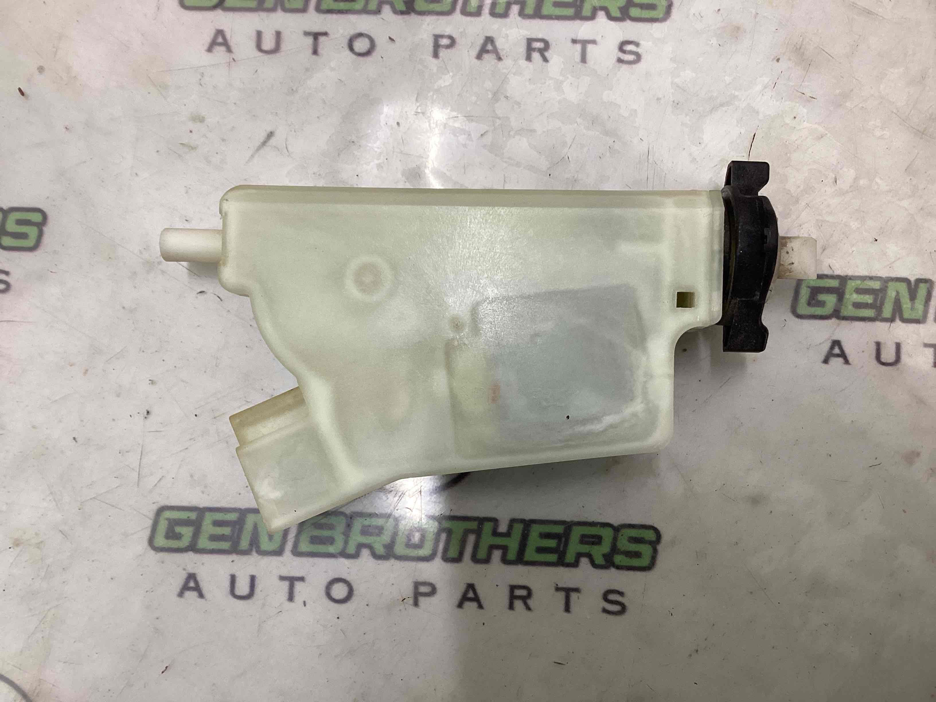 Замок лючка бензобака