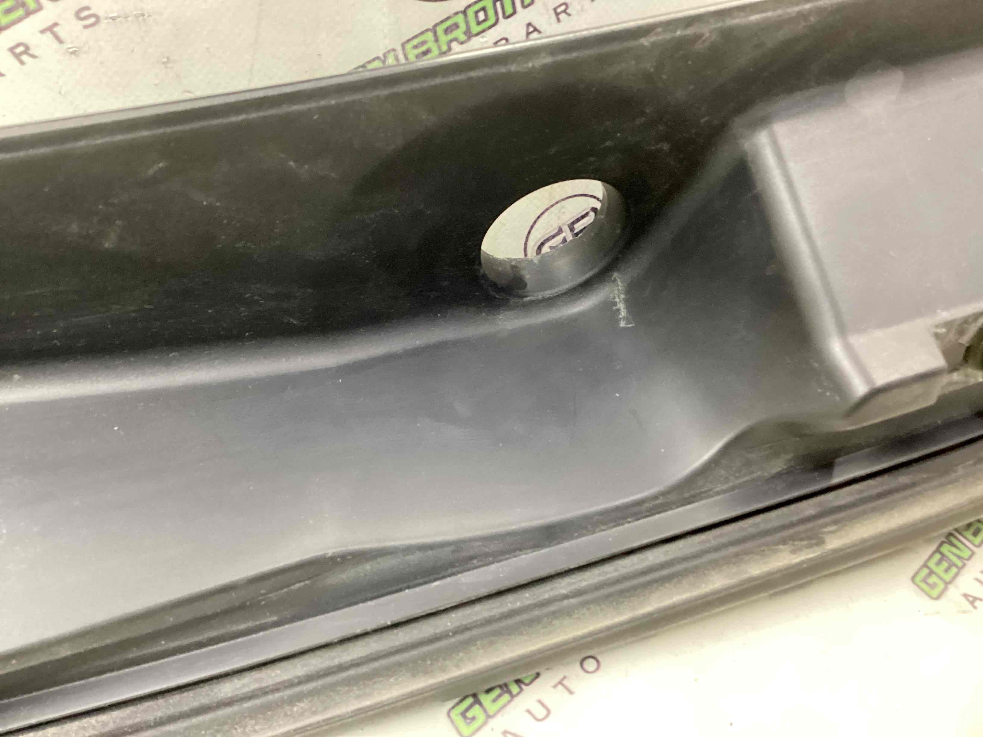 Жабо трапеції двірників, кріплення жабо