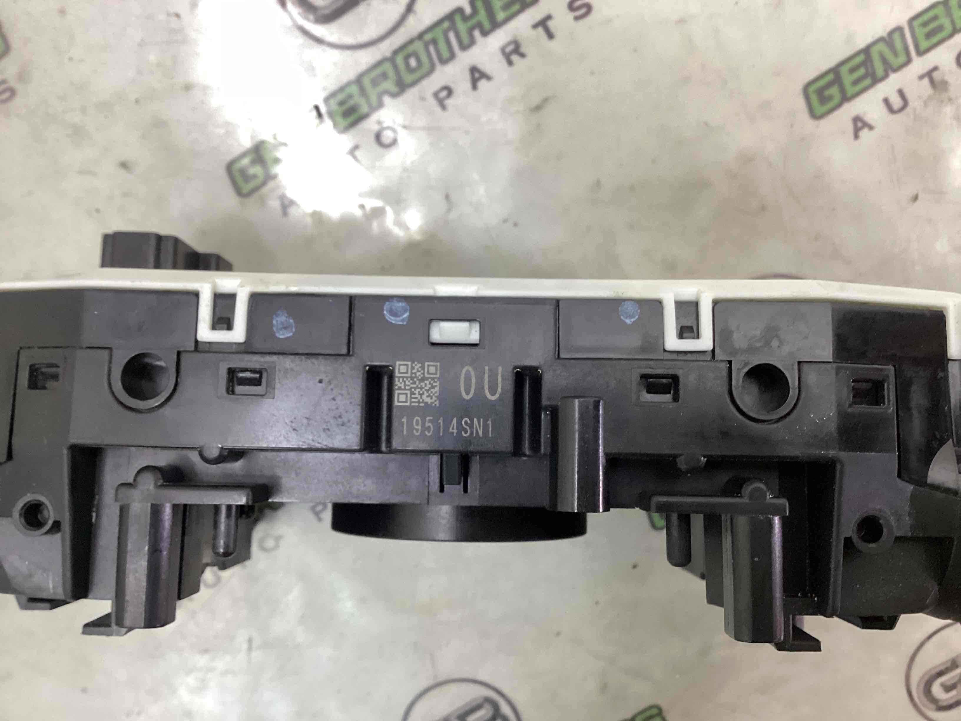 Перемикач підрульовий метелик