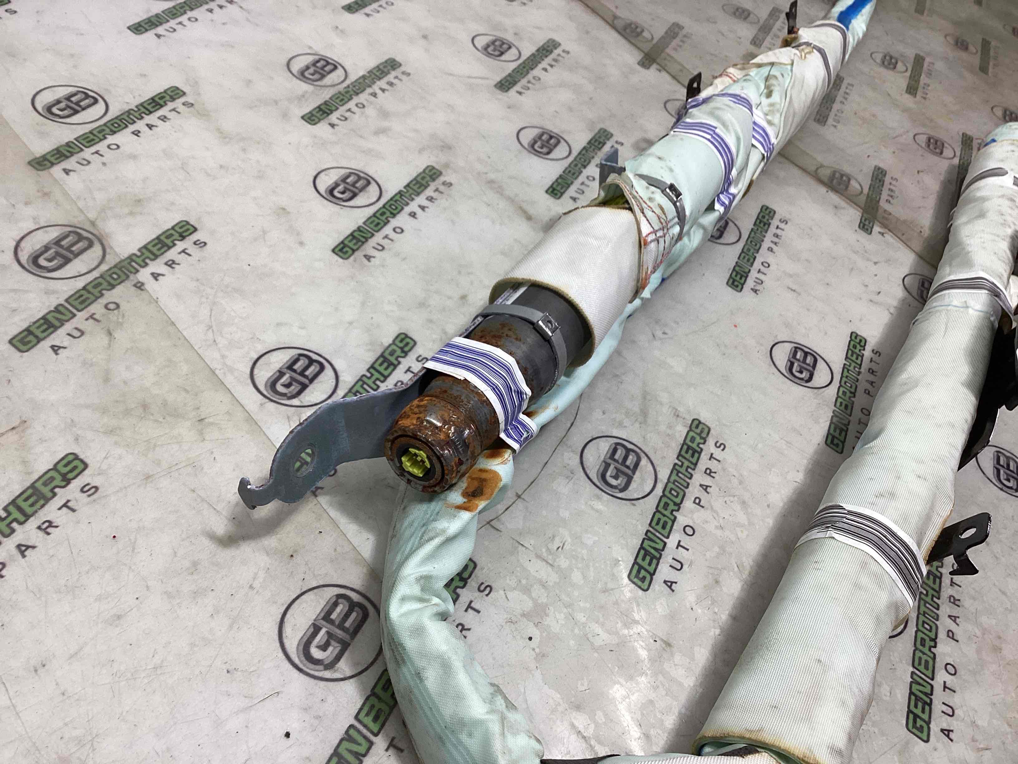 Подушка безпеки збоку шторка