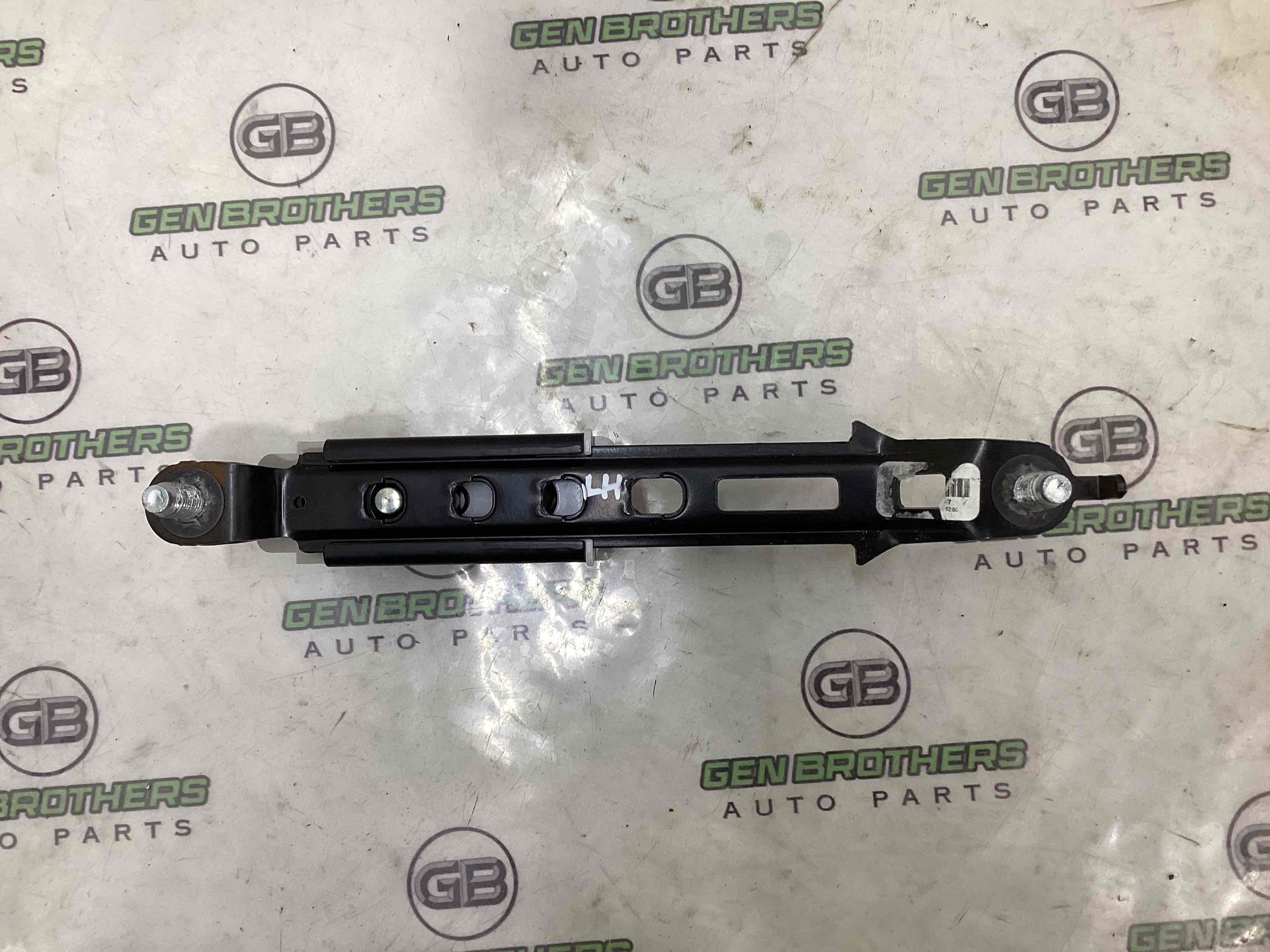 Регулятор висоти ременя безпеки