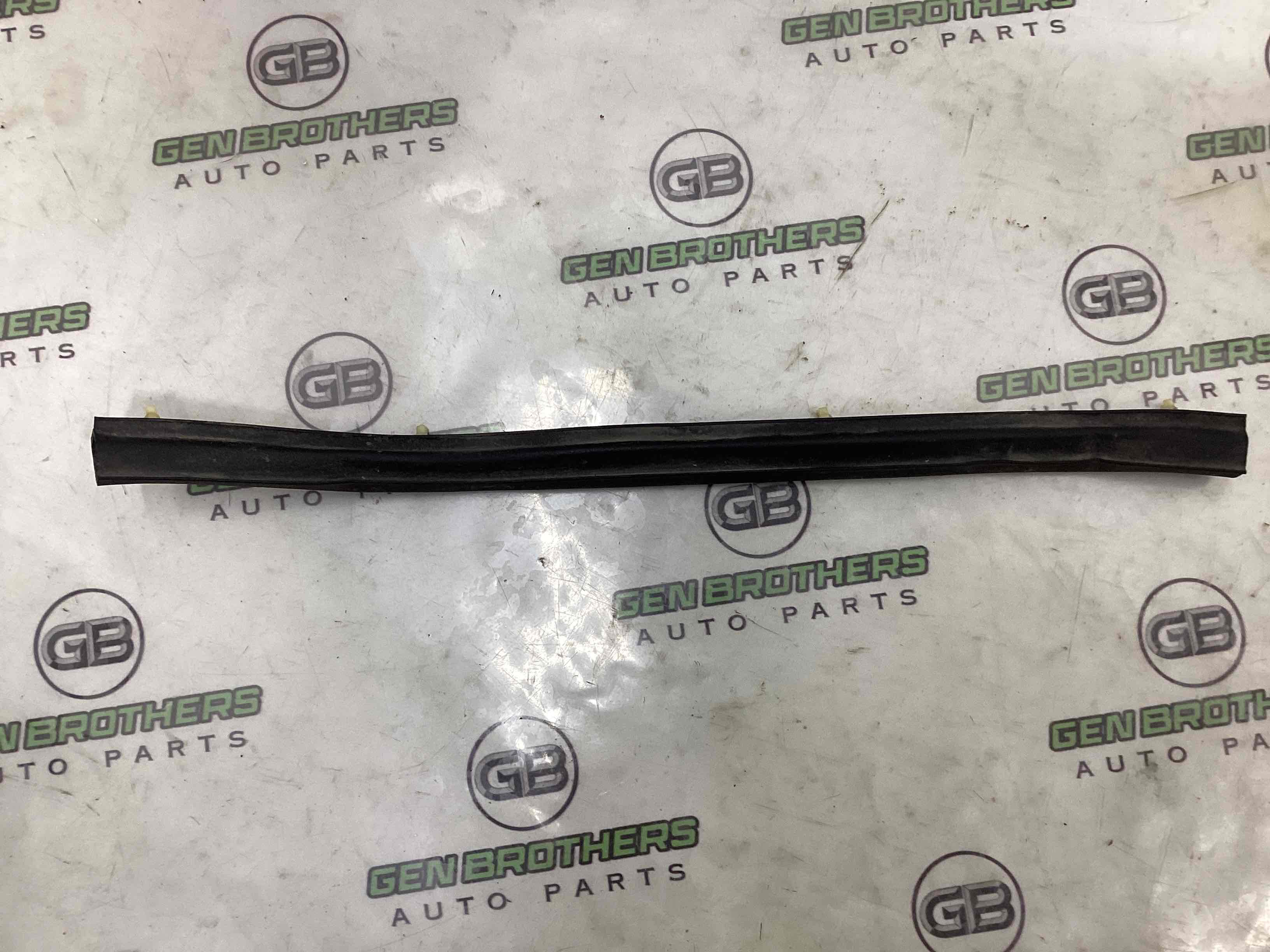 Ущільнювач капота, ізолятор, шуба