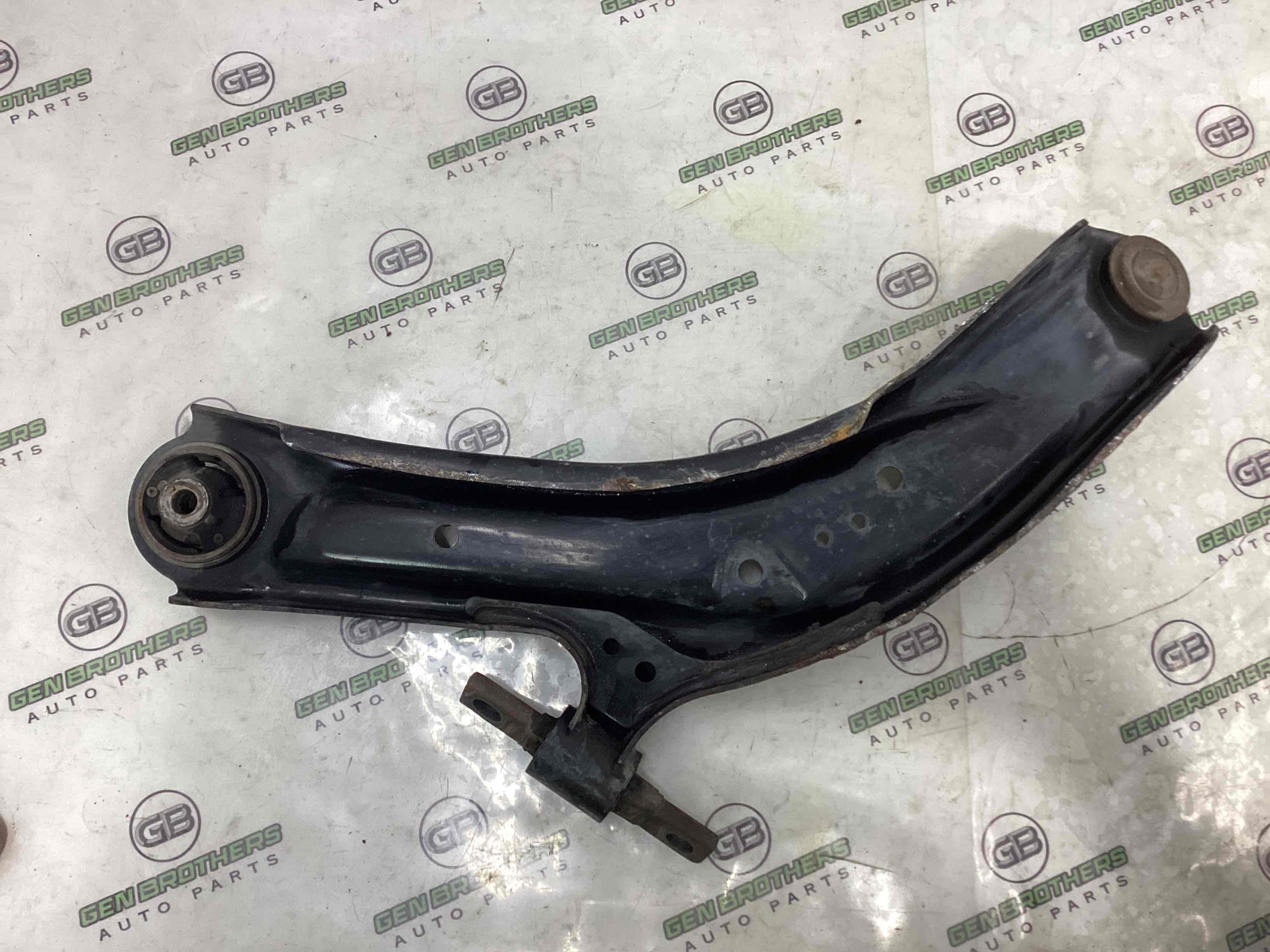 Важіль передній правий