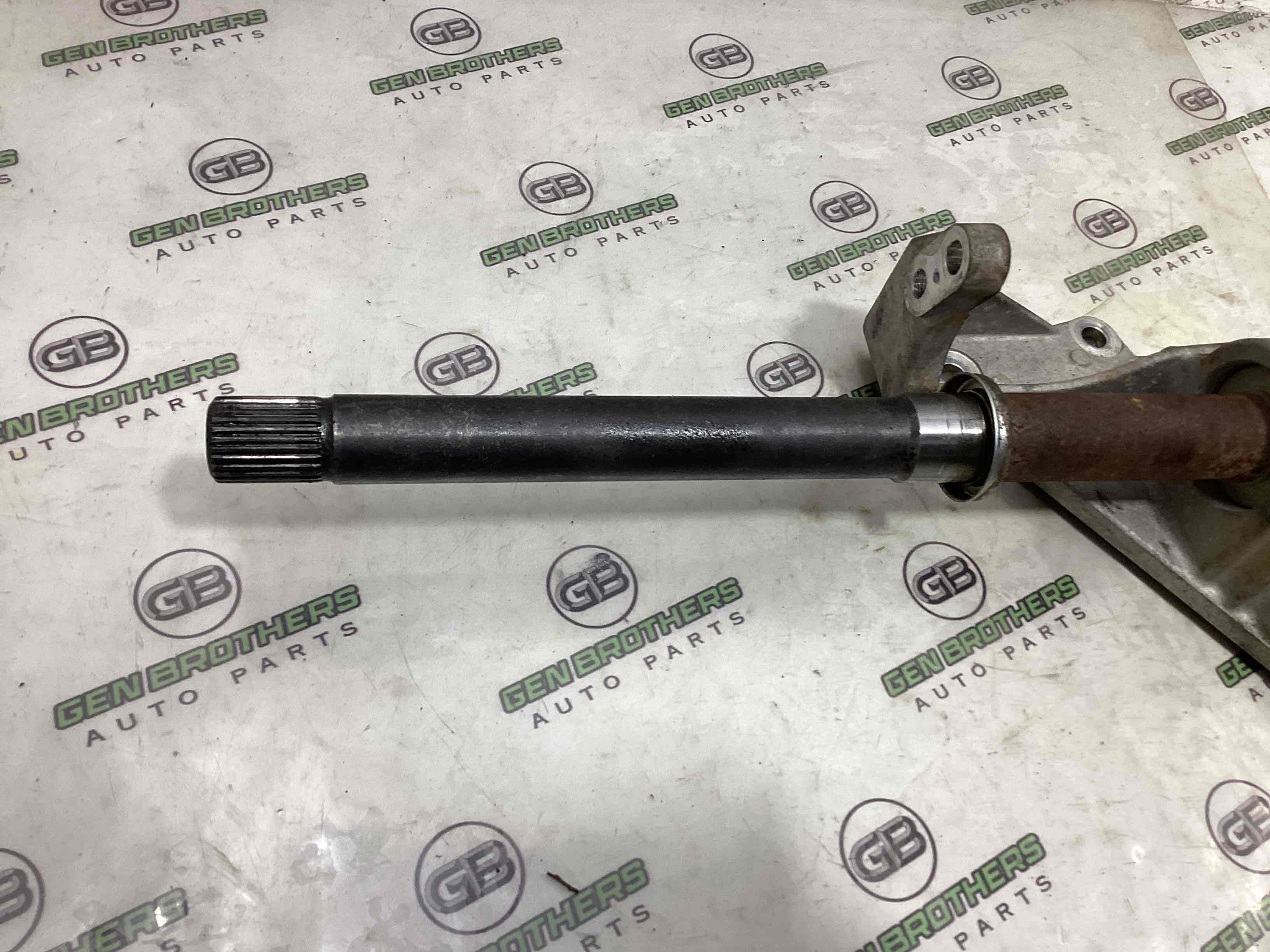 Піввісь передня права (привідний вал, ШРУС)