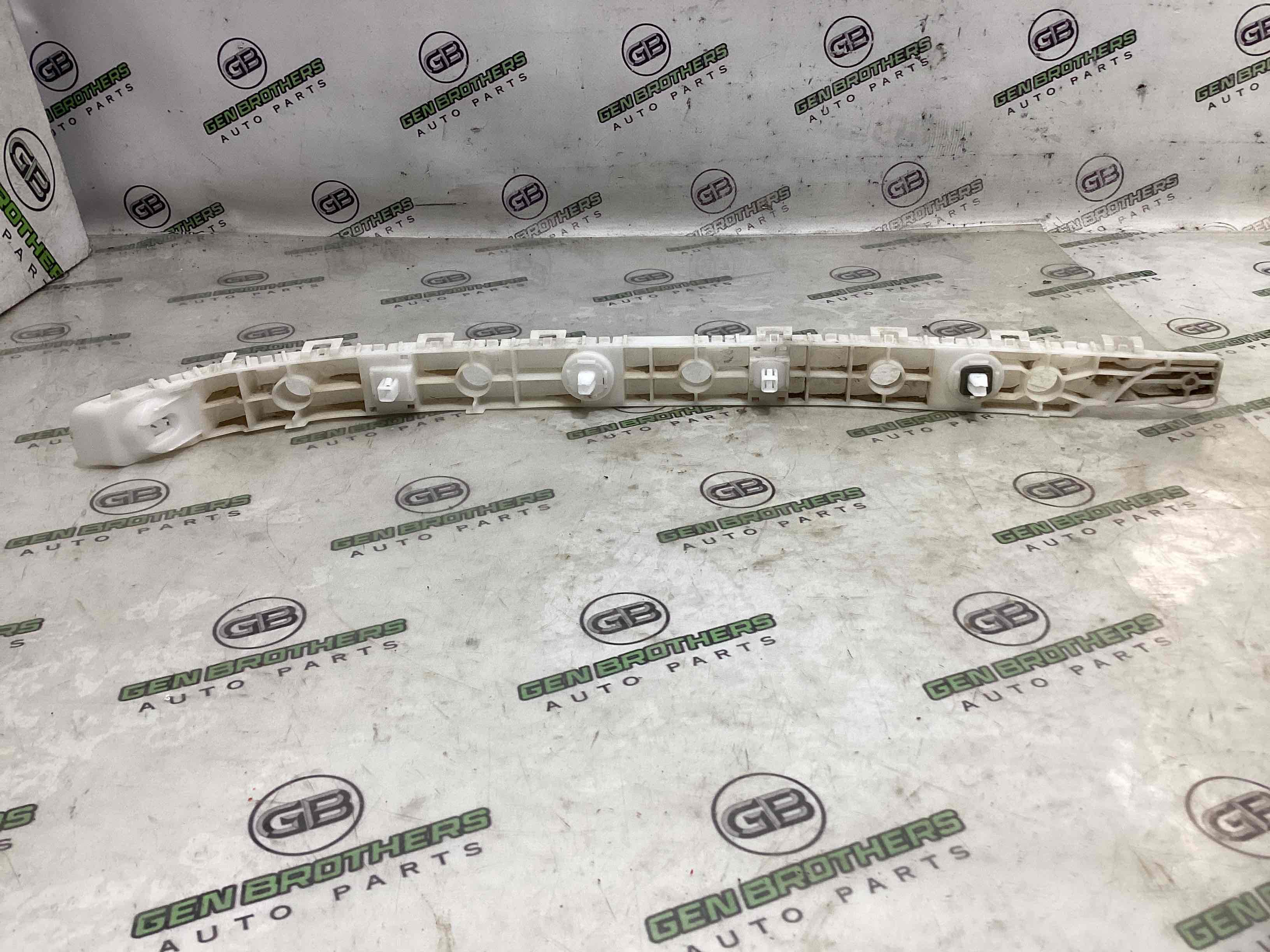 Кріплення заднього бампера ліве