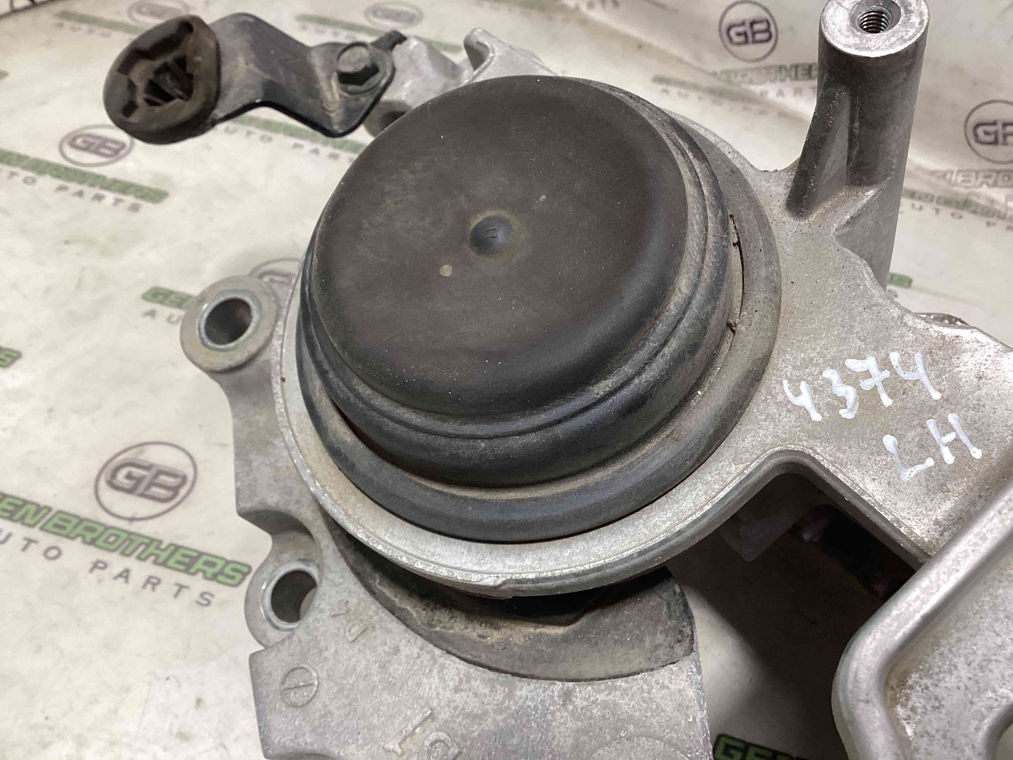 Подушка кріплення двигуна