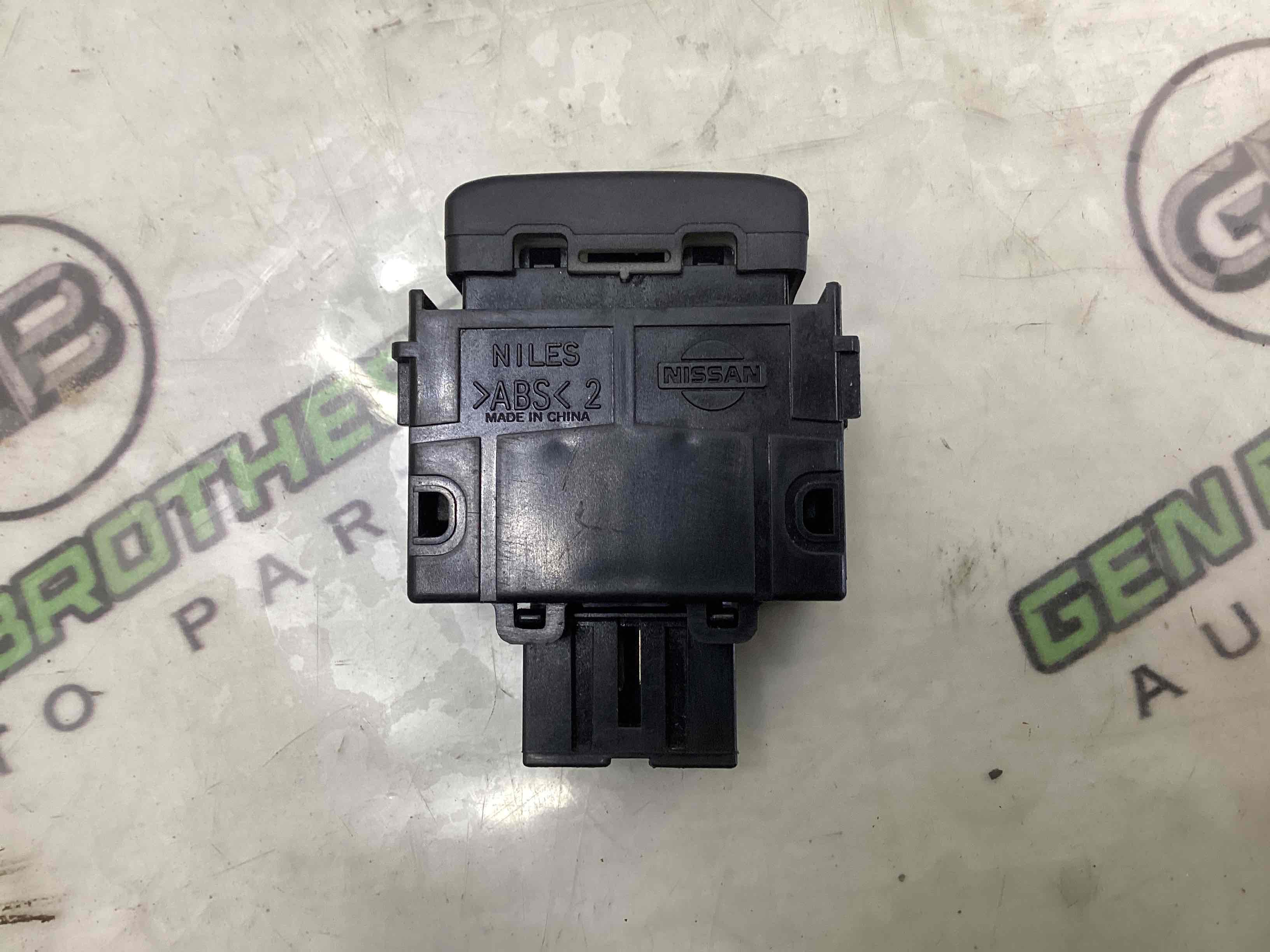 Кнопка відкриття багажника