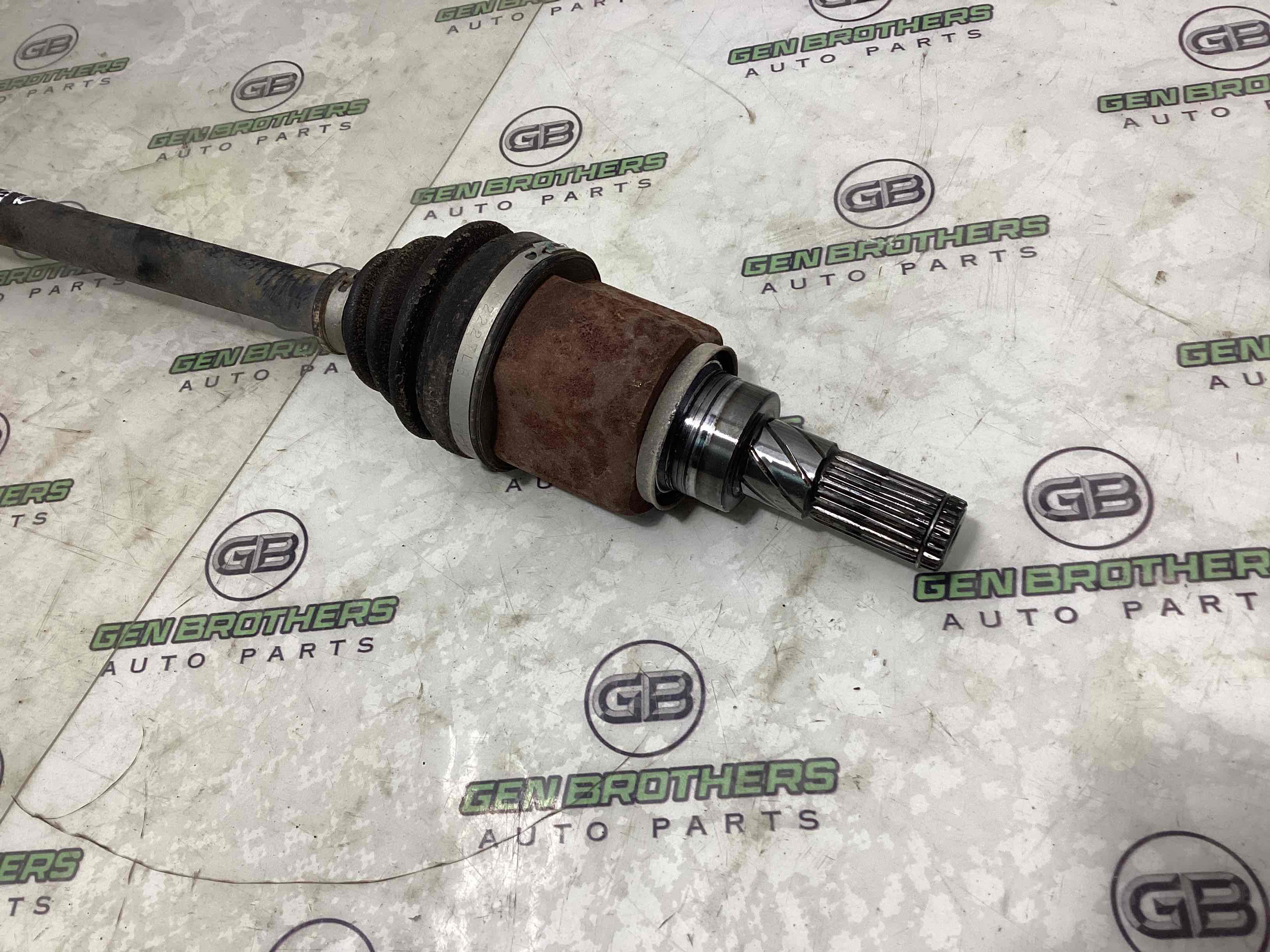 Напіввісь задня ліва