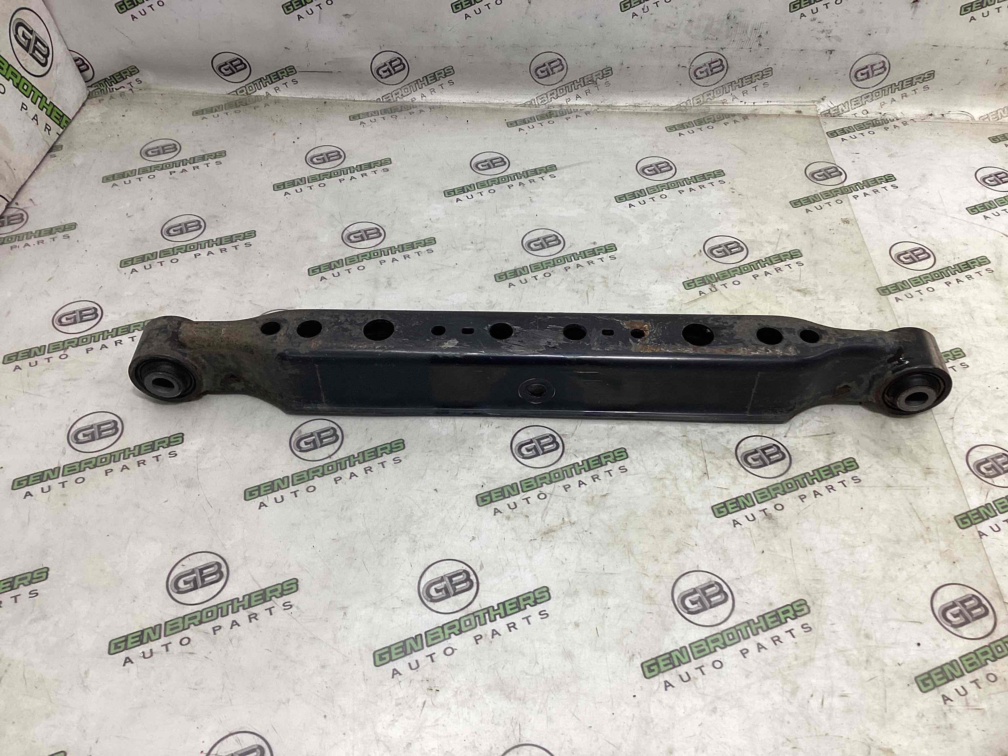 Важіль задній правий