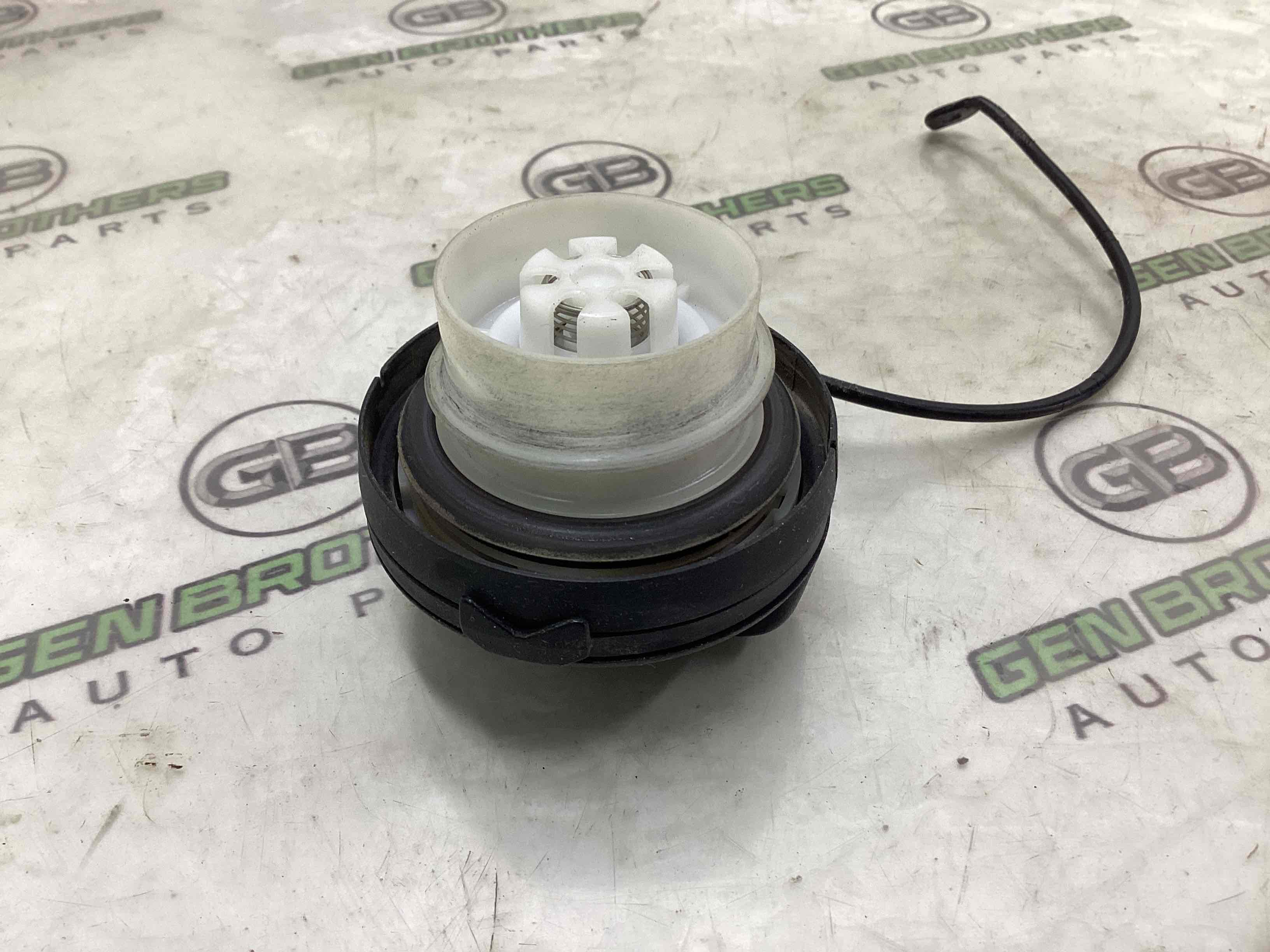 Корок бака, кришка заливної горловини, дотяжка