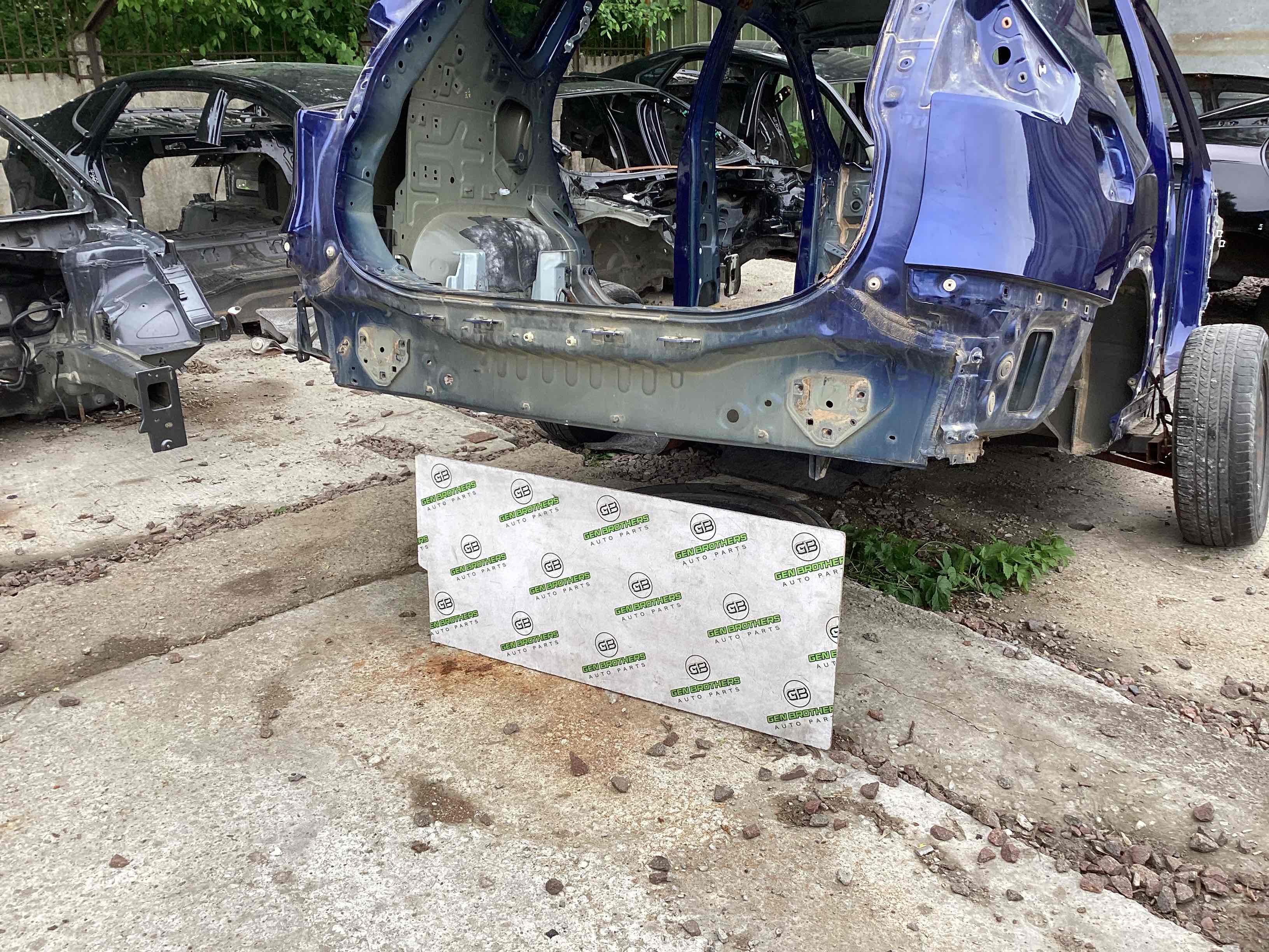 Задня панель