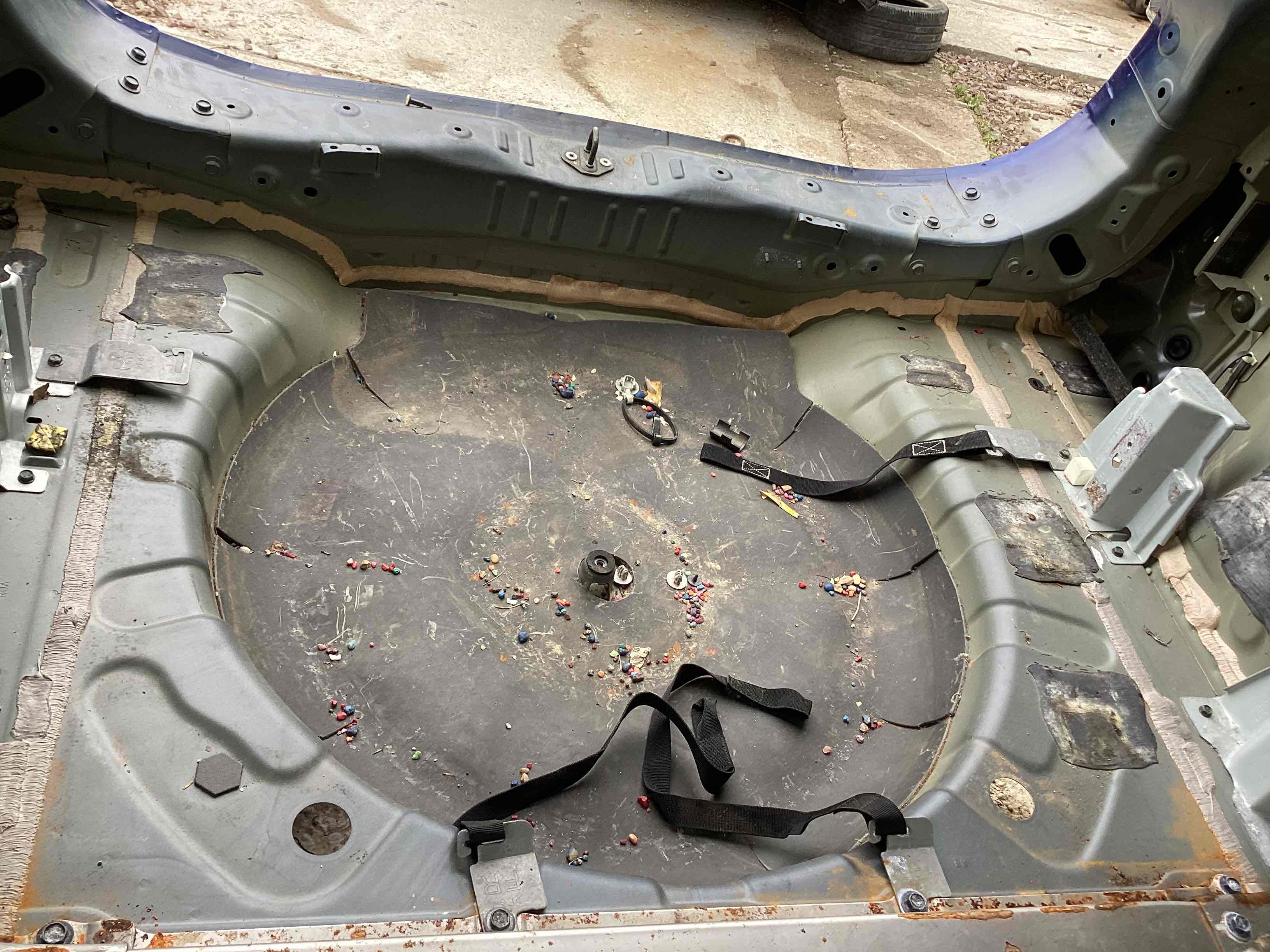 Корито багажника