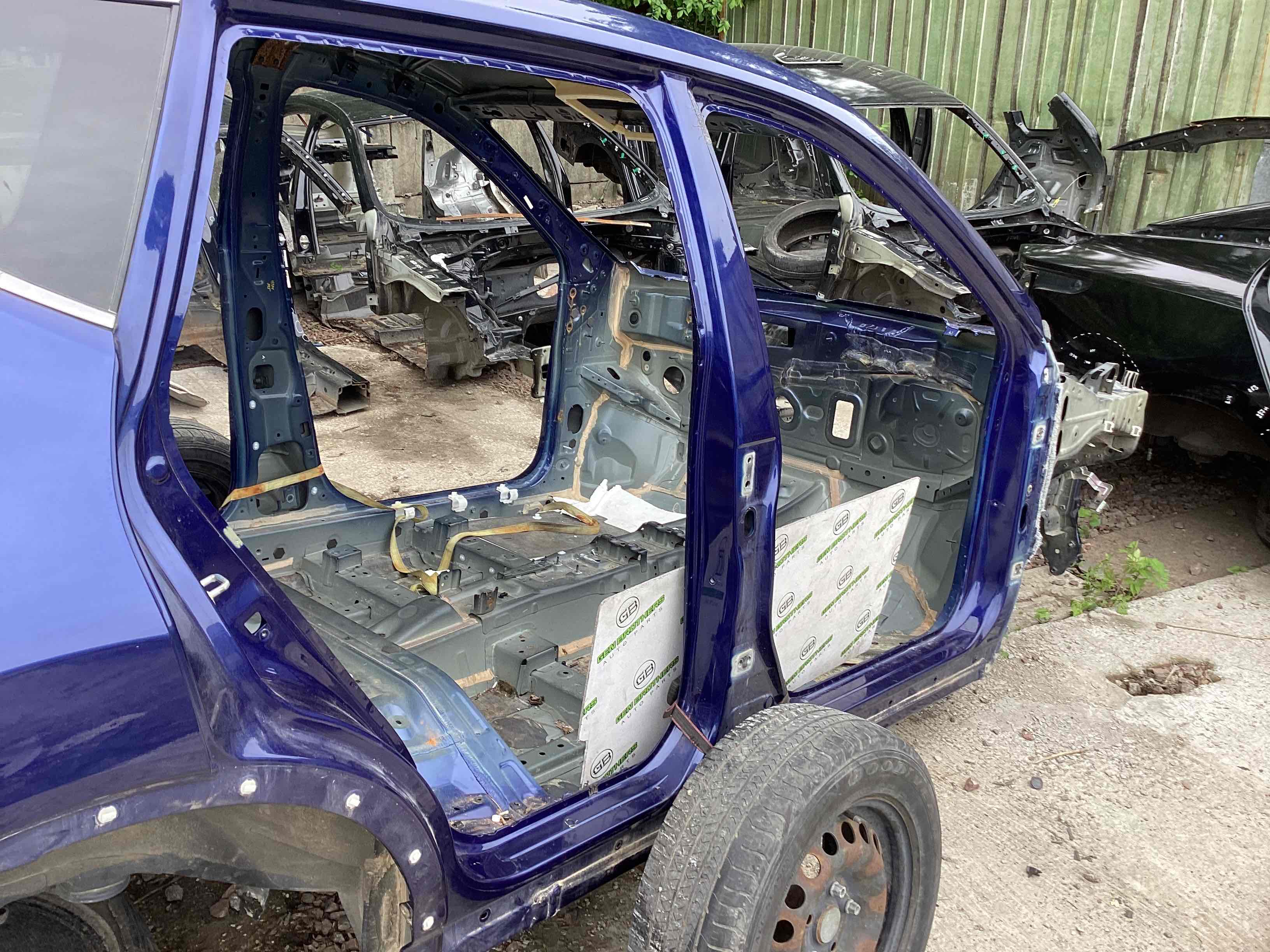 Стійки кузова та пороги