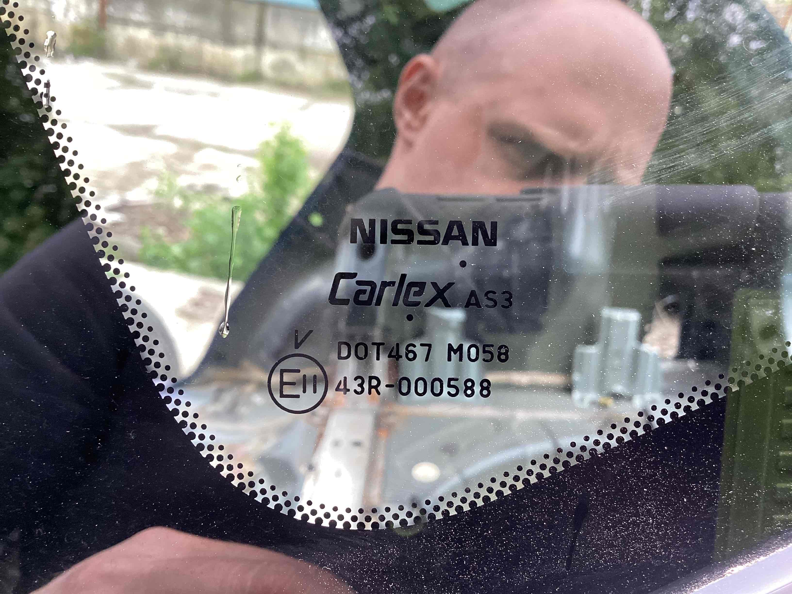 Скло кузова ліве