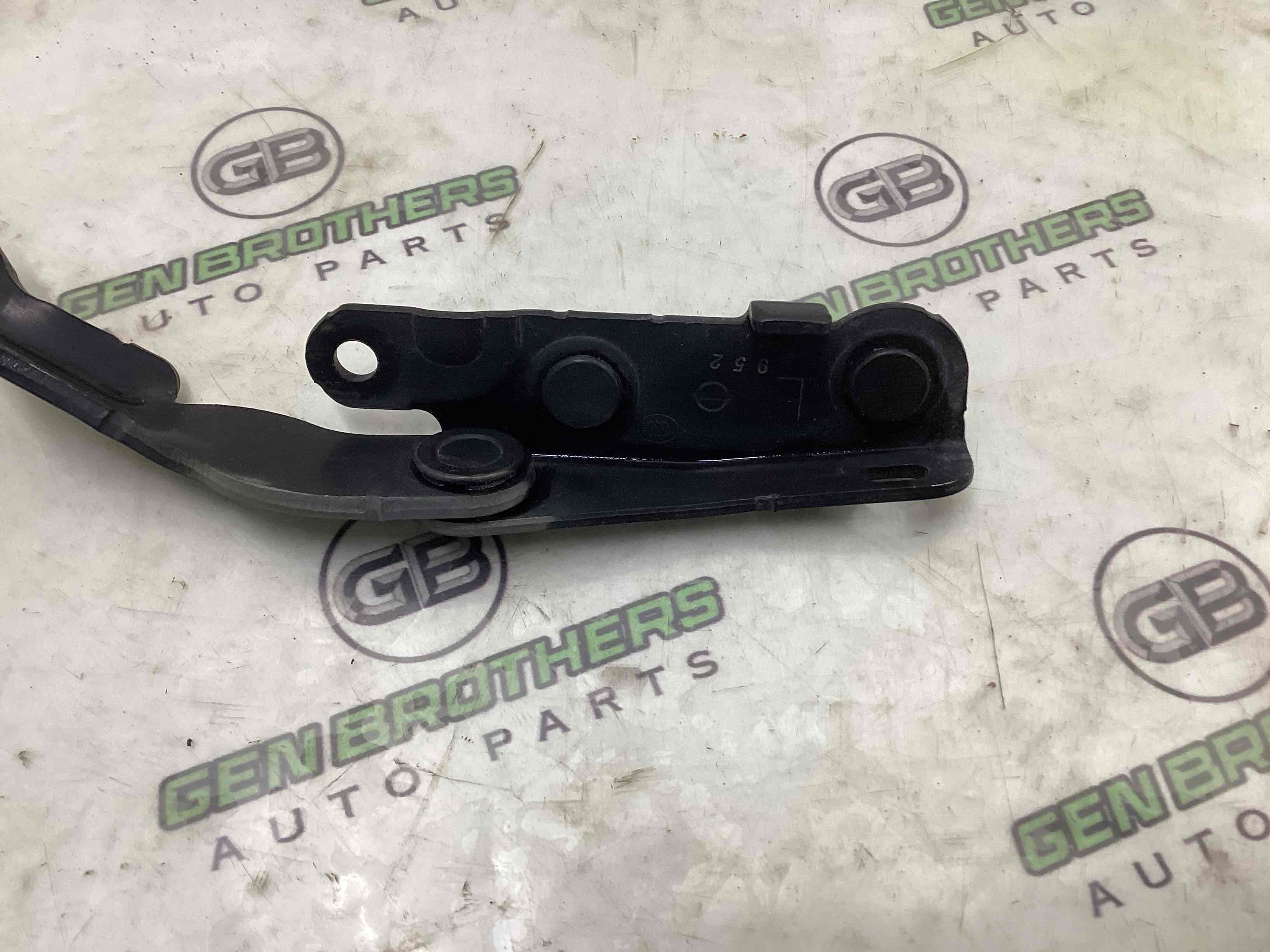 Петля кришки багажника, двері багажника