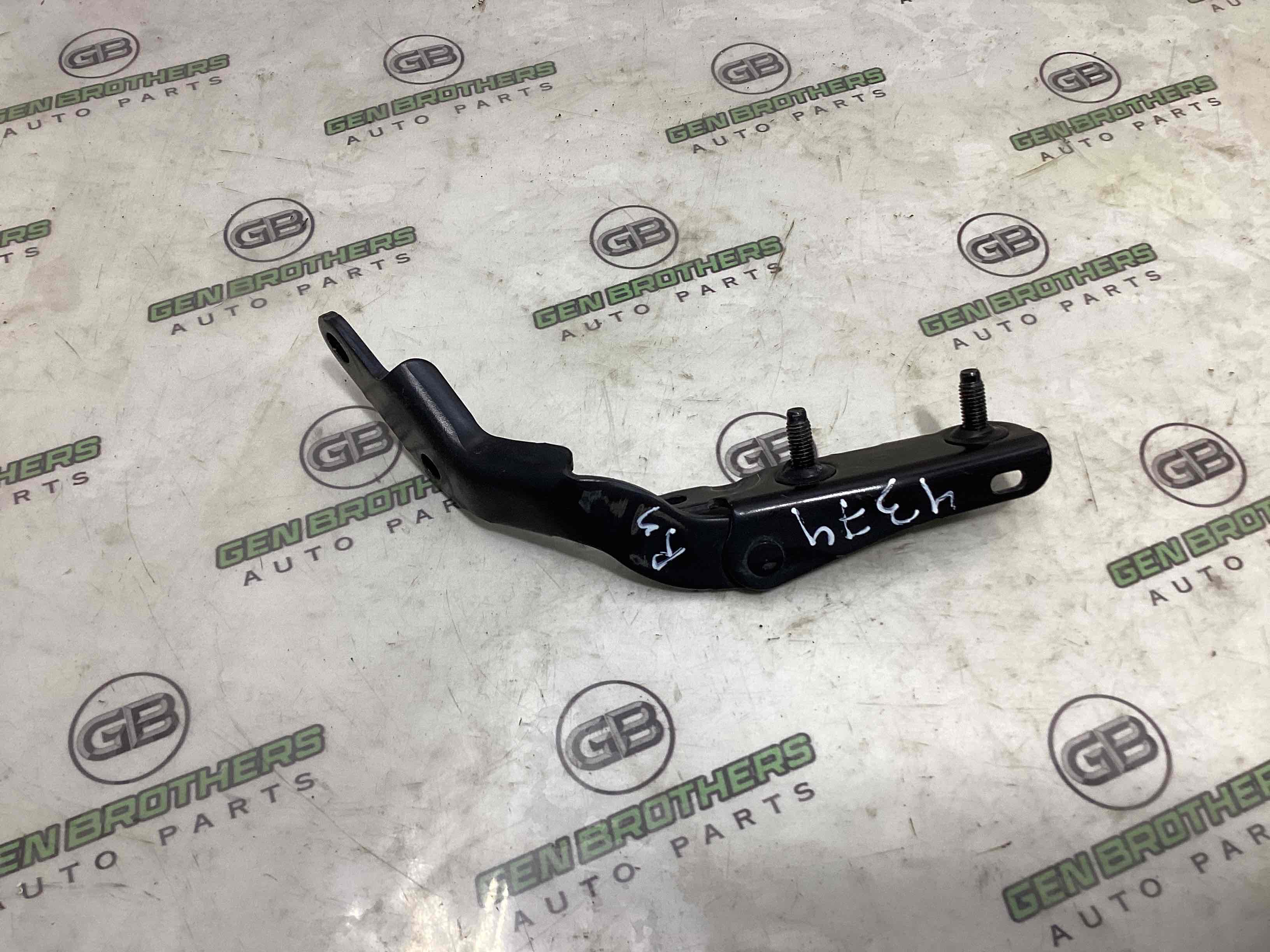 Петля кришки багажника, двері багажника