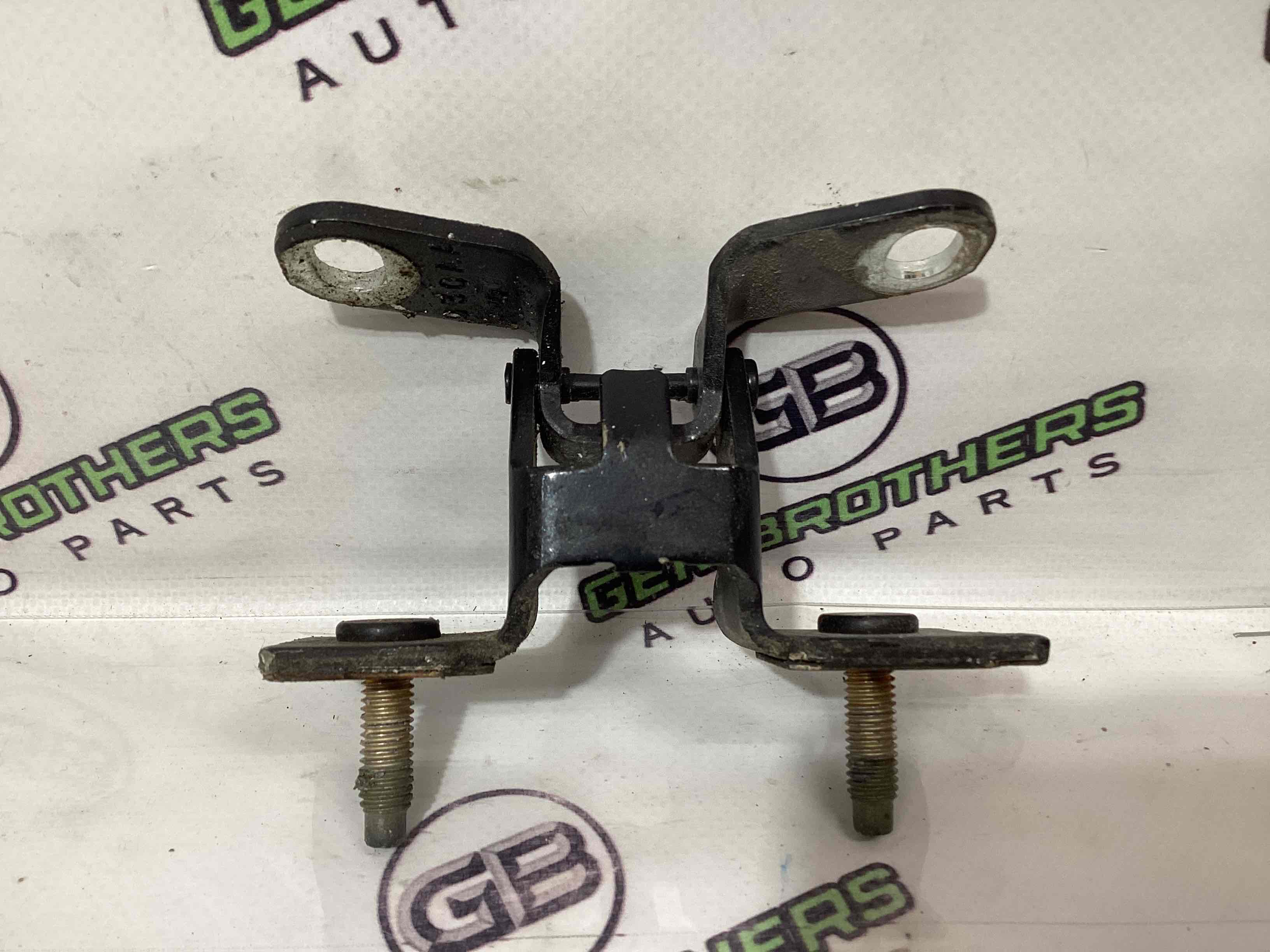 Петля кришки багажника, двері багажника