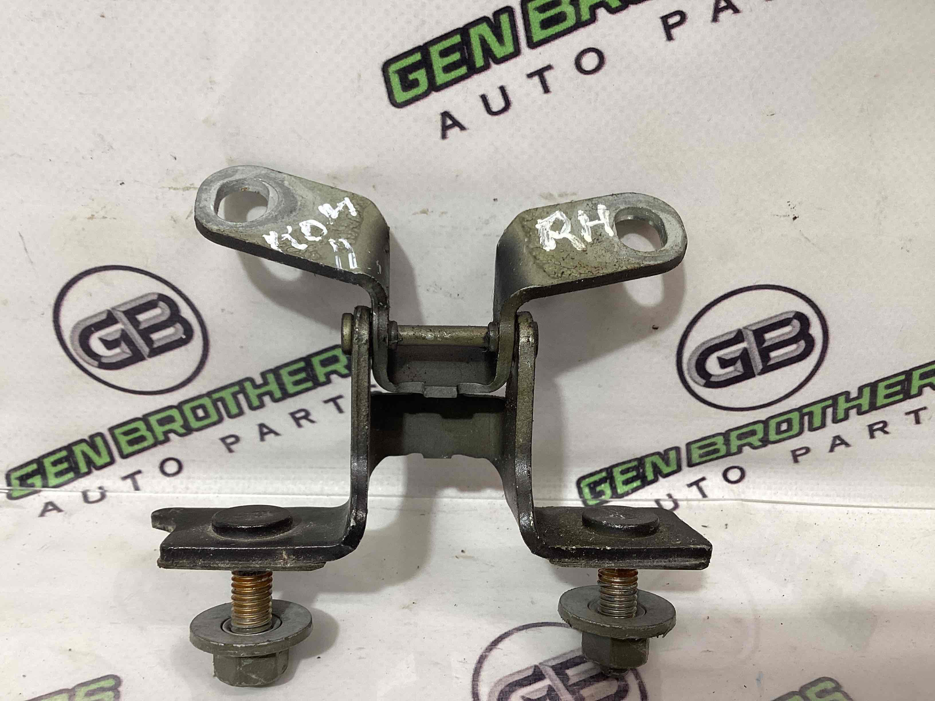 Петля кришки багажника, двері багажника