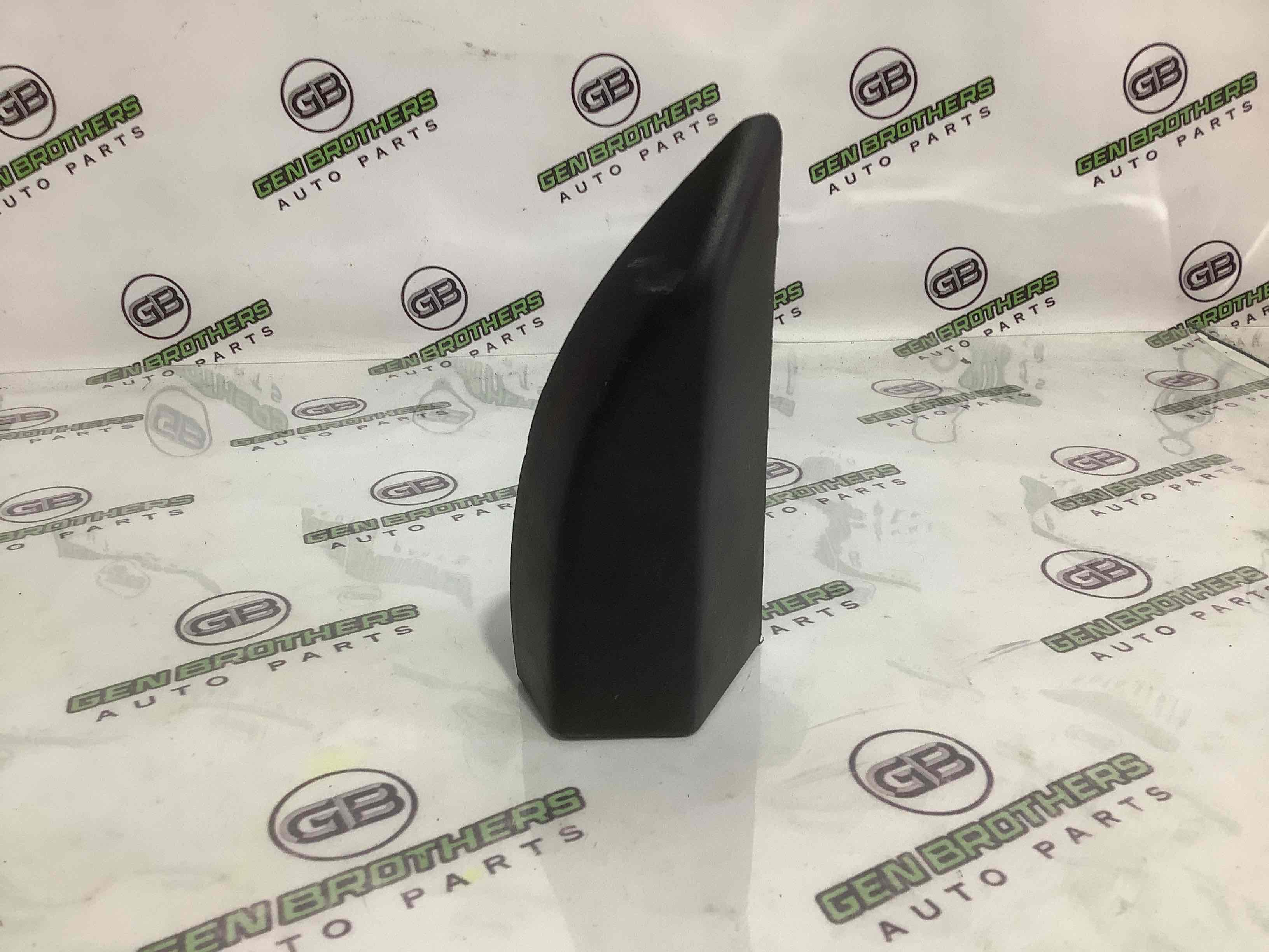 Корпус, накладка, кріплення правого дзеркала