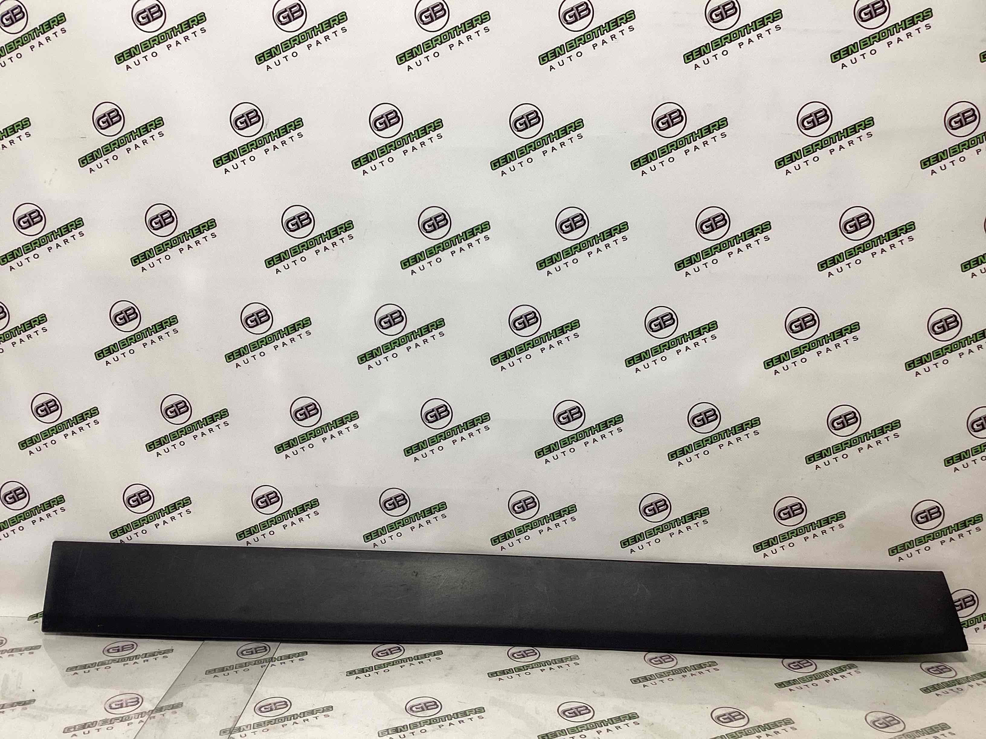 Молдинг двері передньої лівої