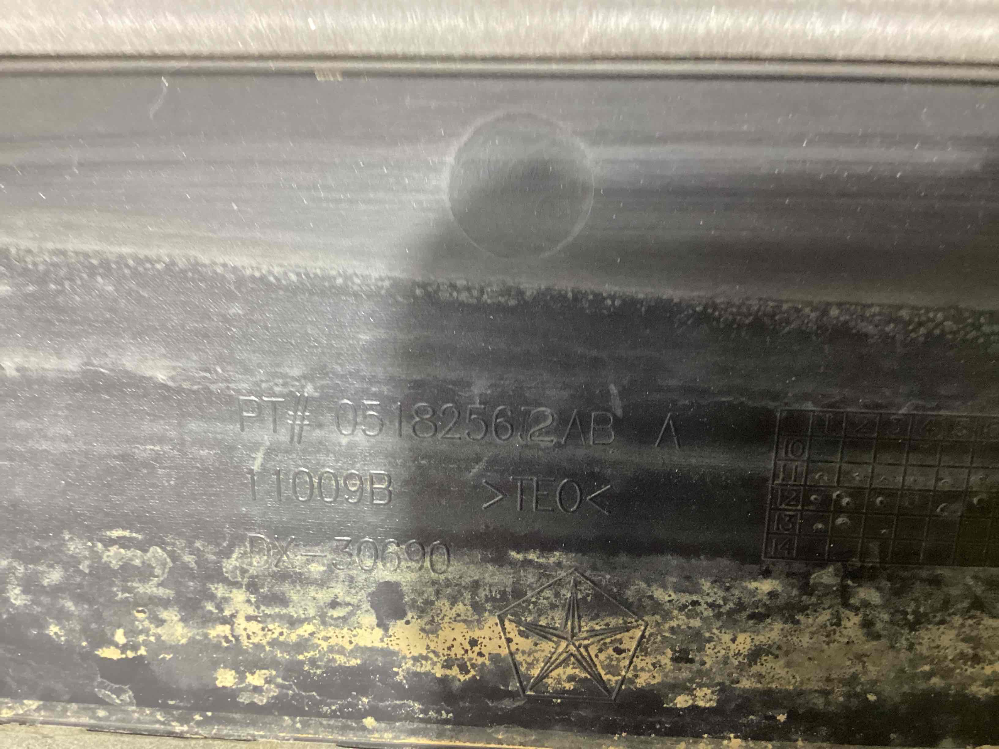 Молдинг двері передньої правої