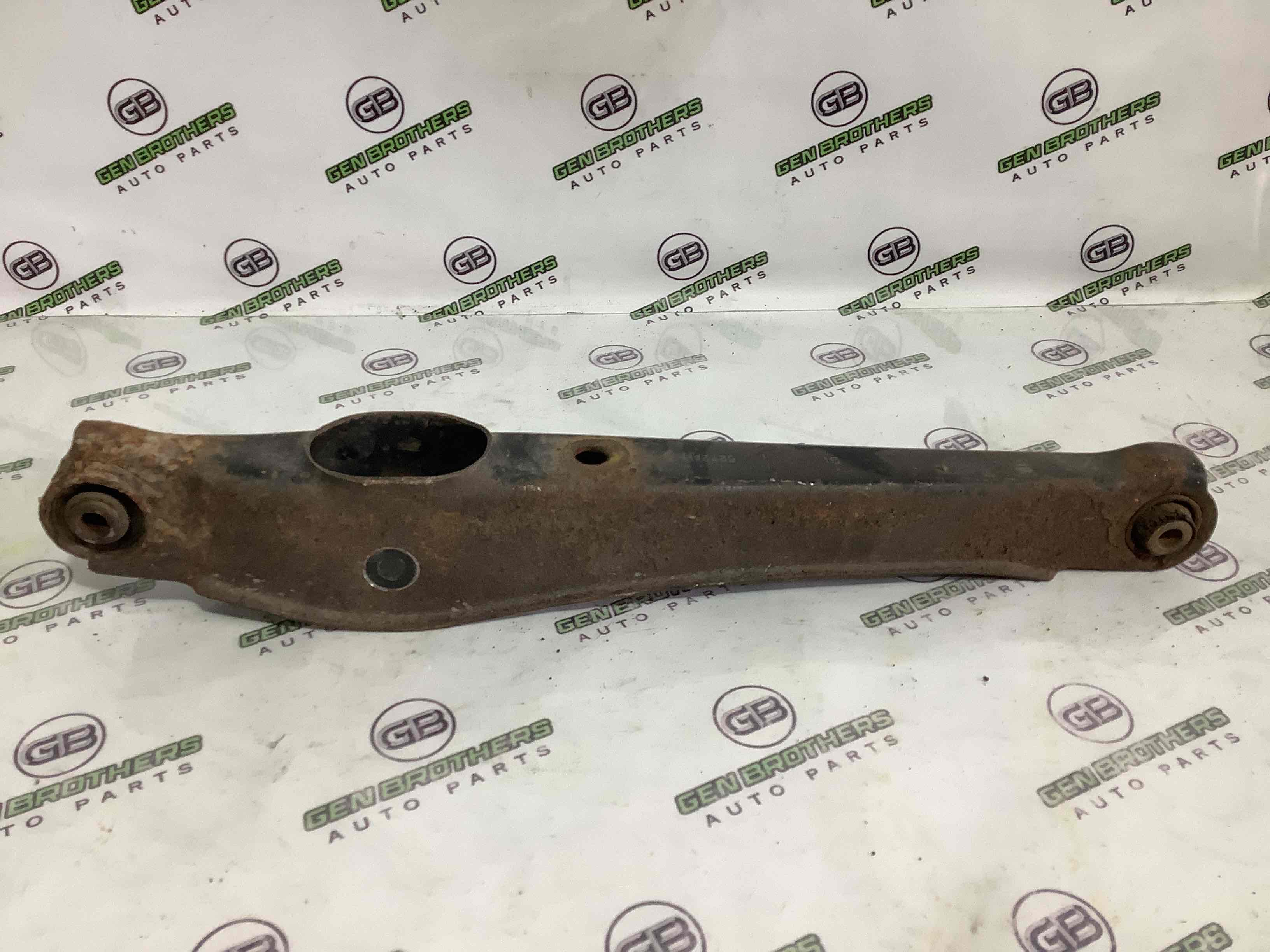 Важіль задній правий