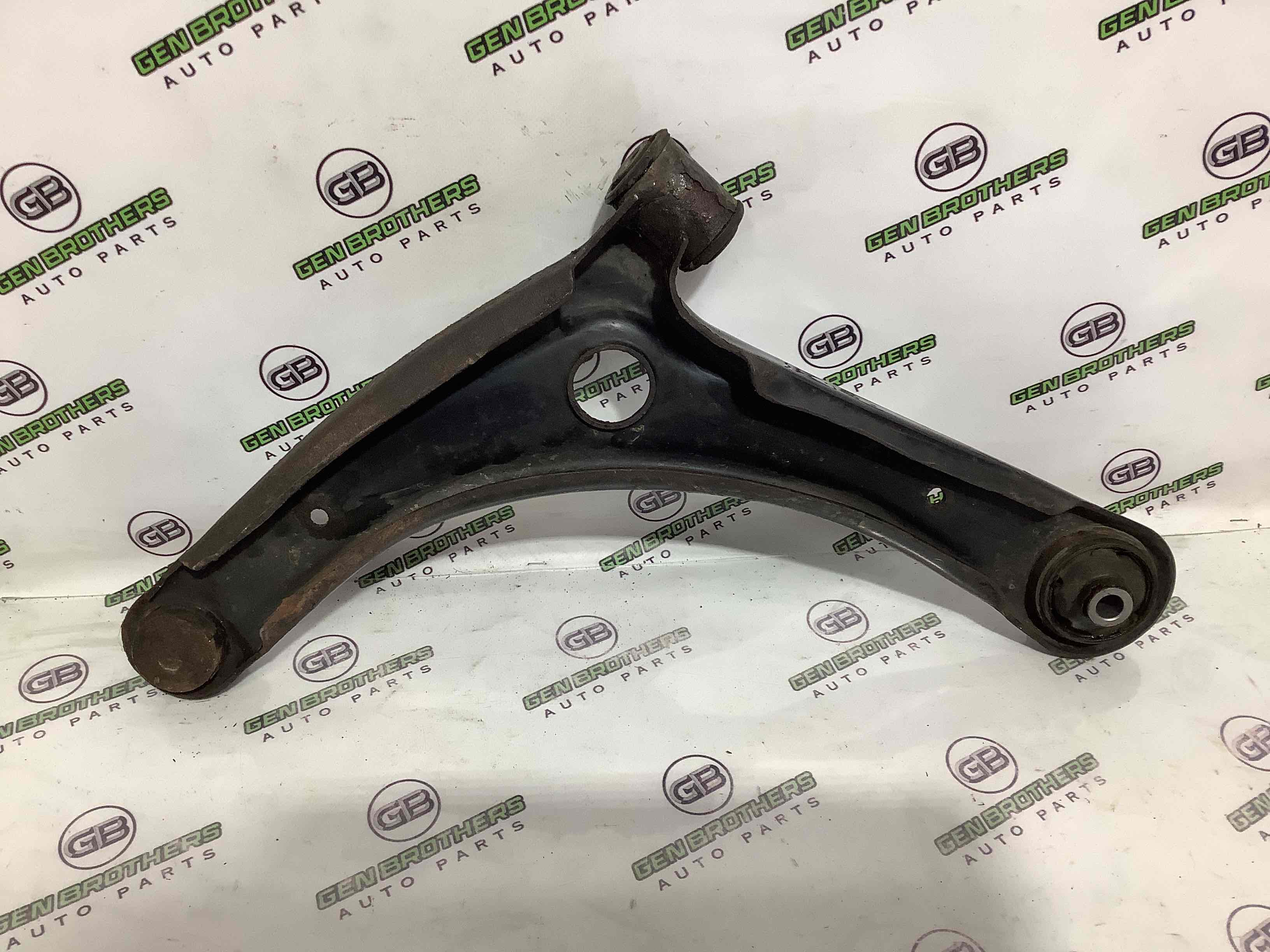 Важіль передній правий