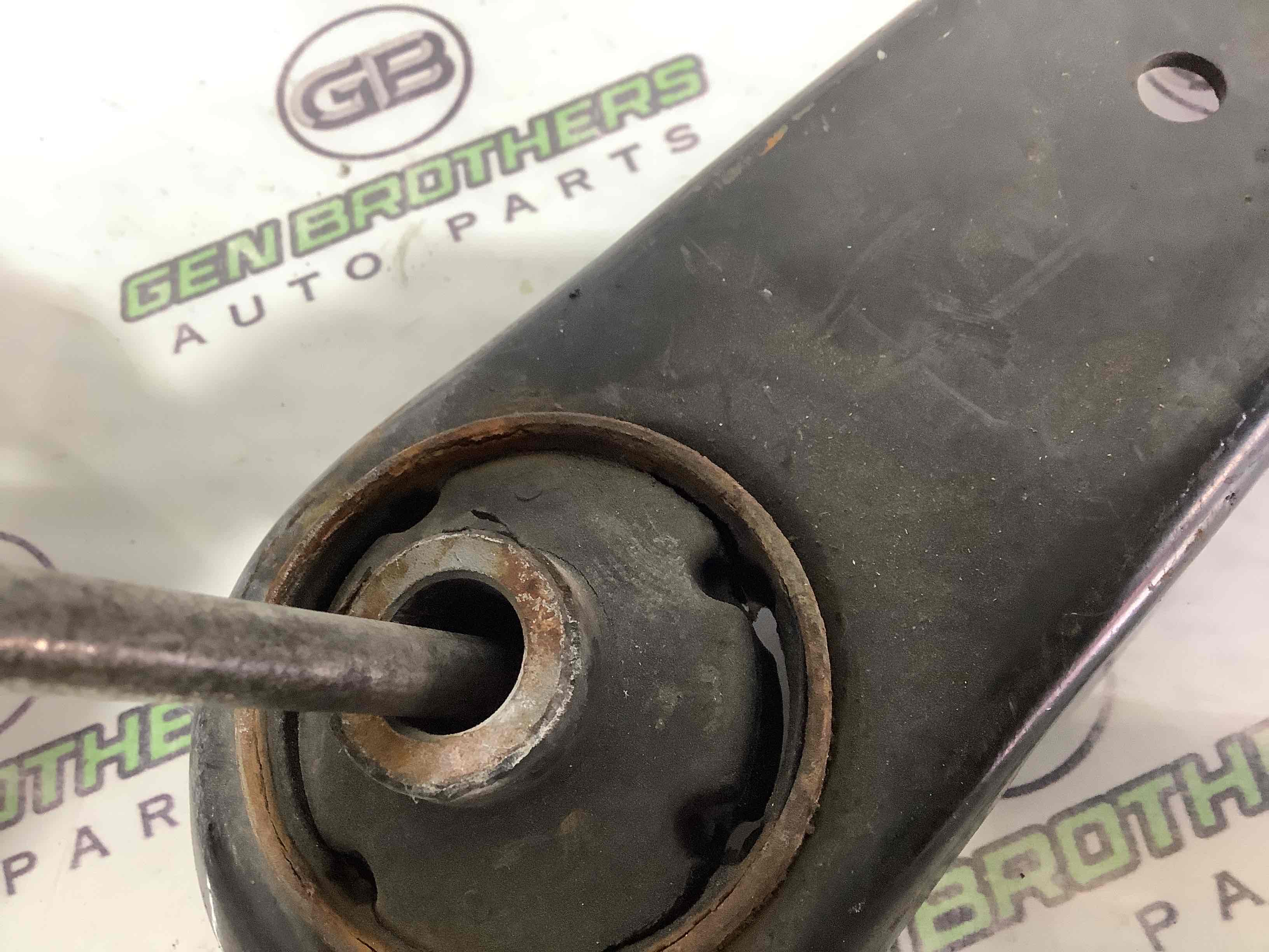 Важіль передній правий