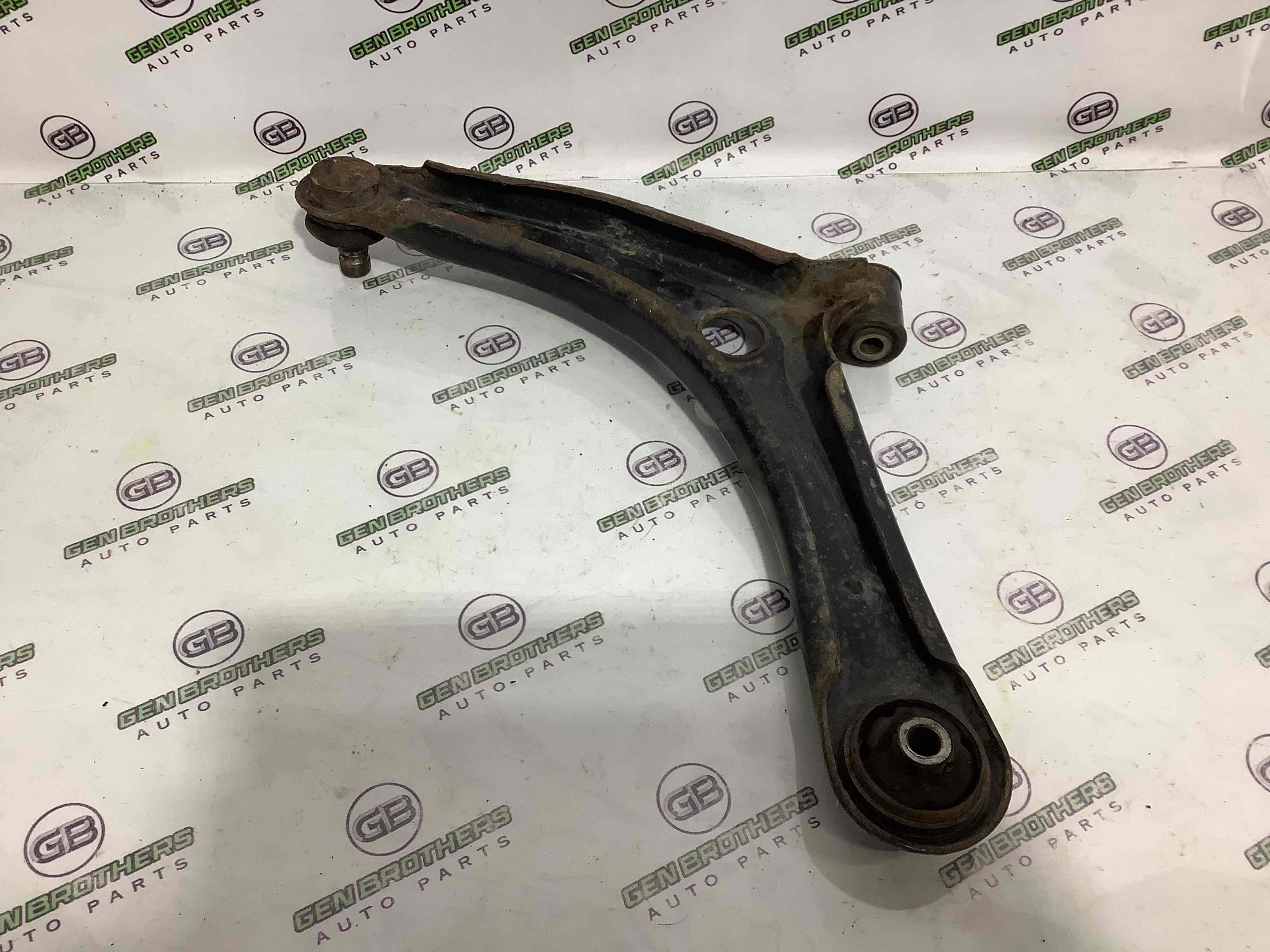 Важіль передній правий