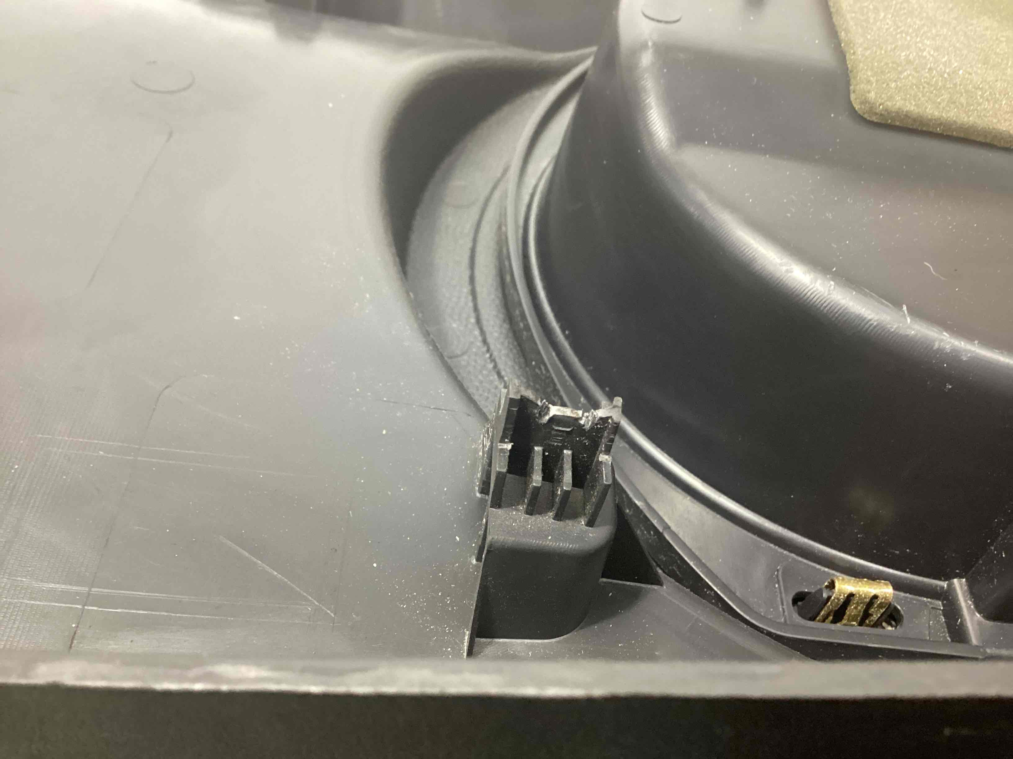 Обшивка кришки багажника