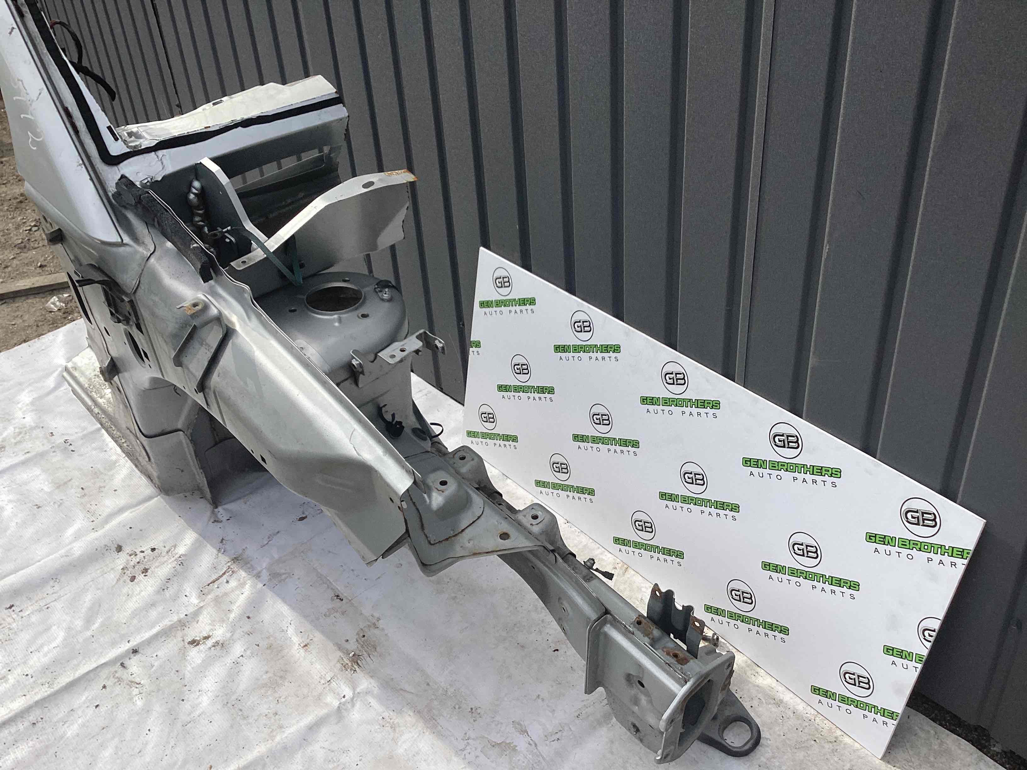 Чверть передня права